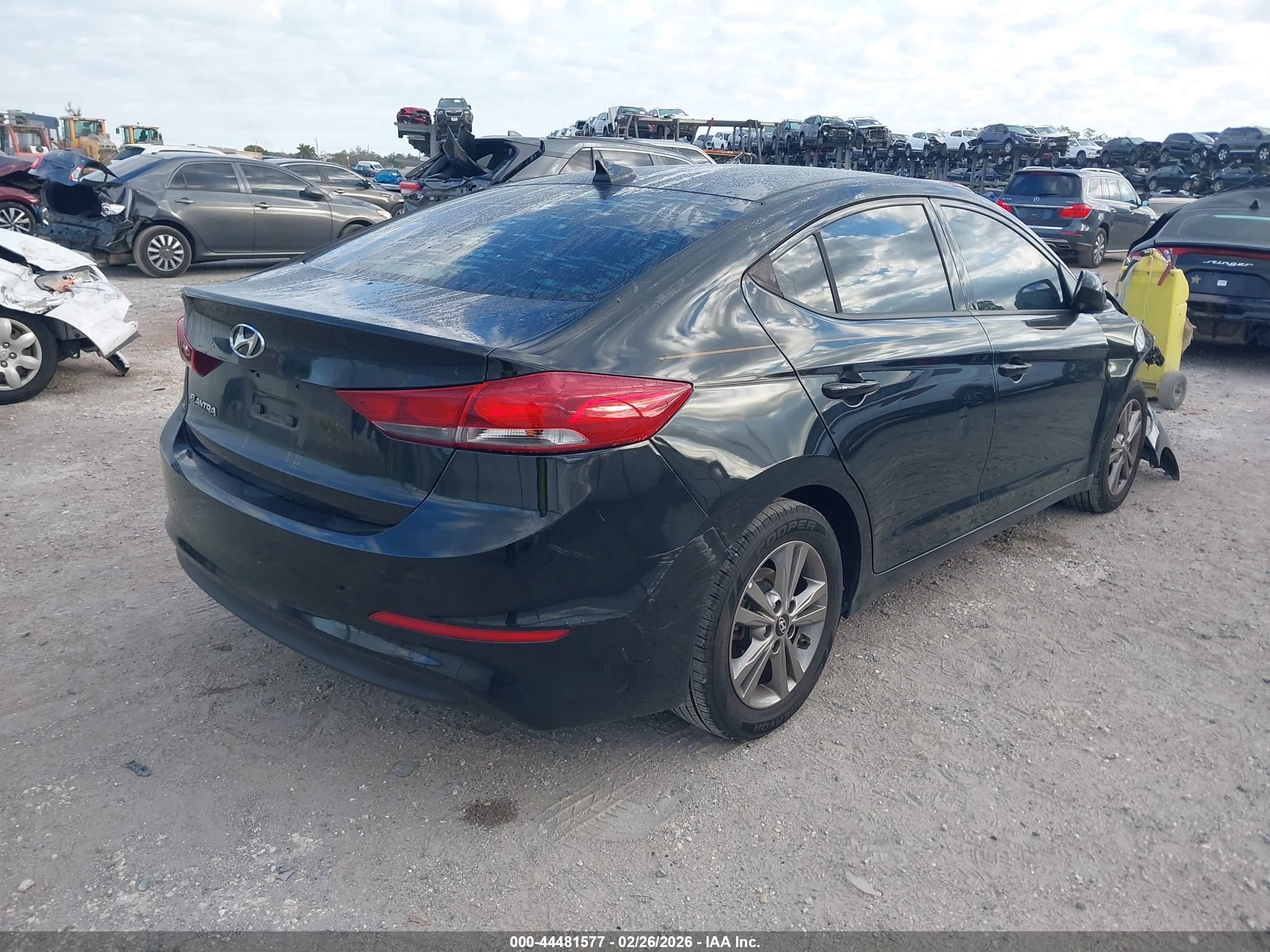 HYUNDAI ELANTRA image 4