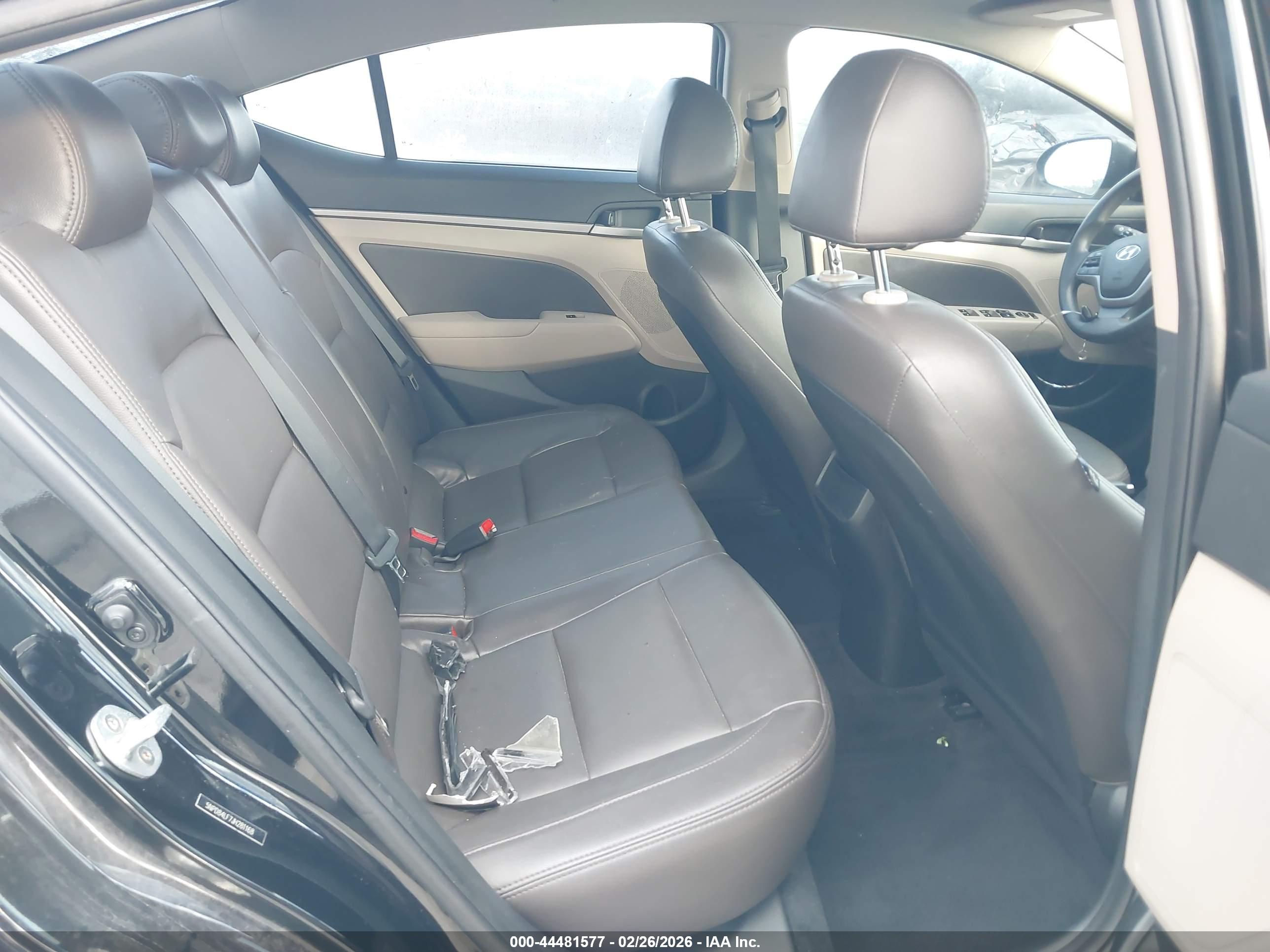 HYUNDAI ELANTRA image 8