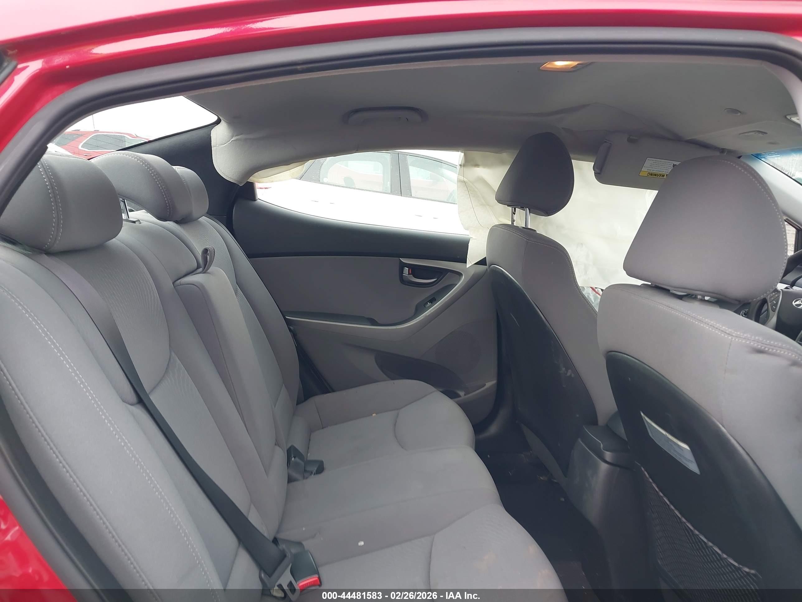 HYUNDAI ELANTRA image 8