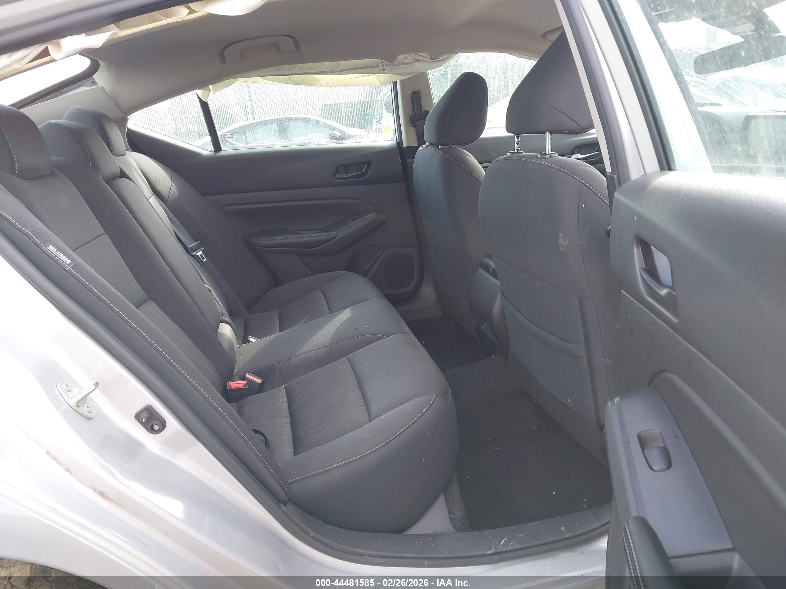 NISSAN ALTIMA image 8