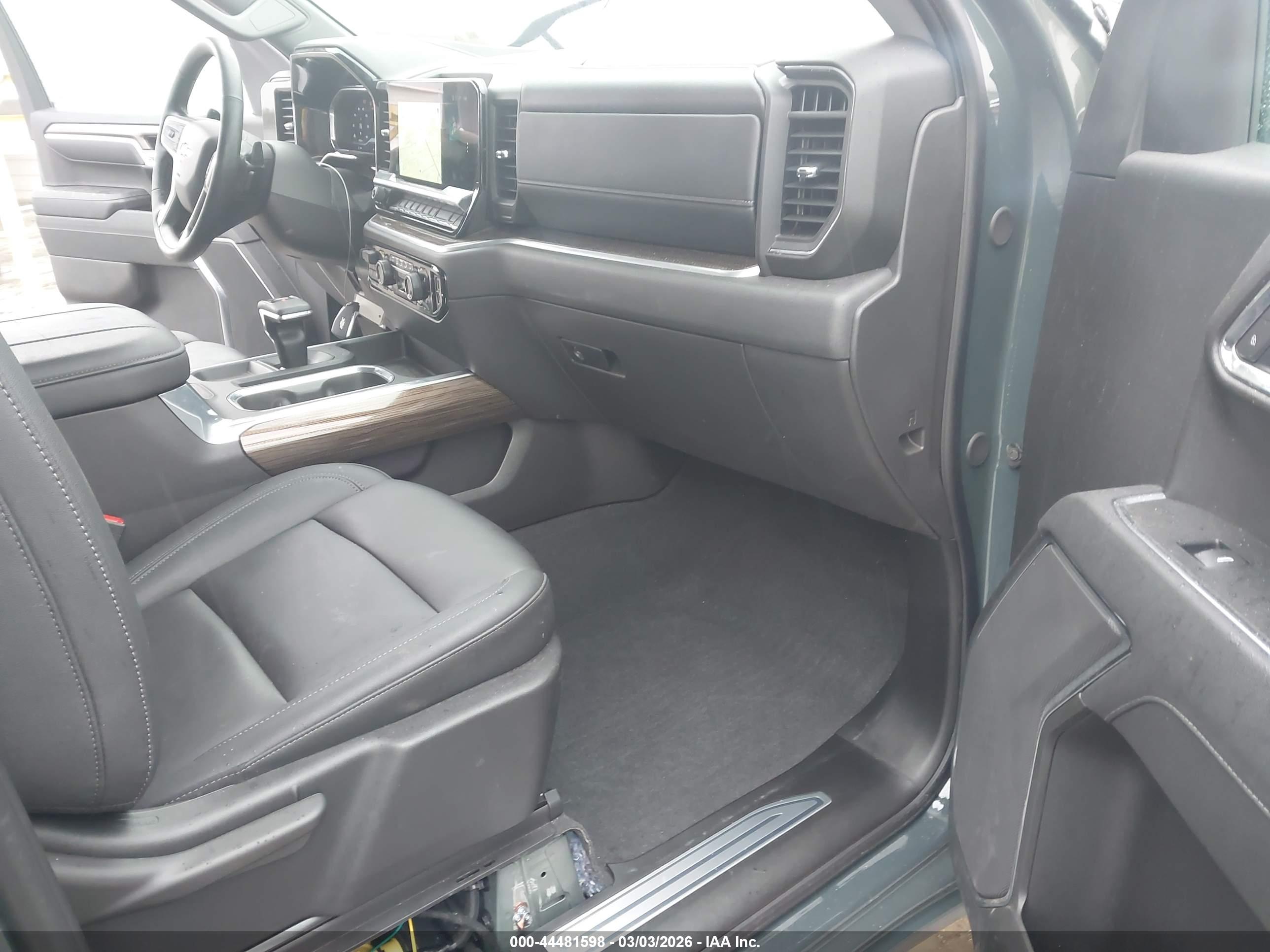 CHEVROLET SILVERADO image 5
