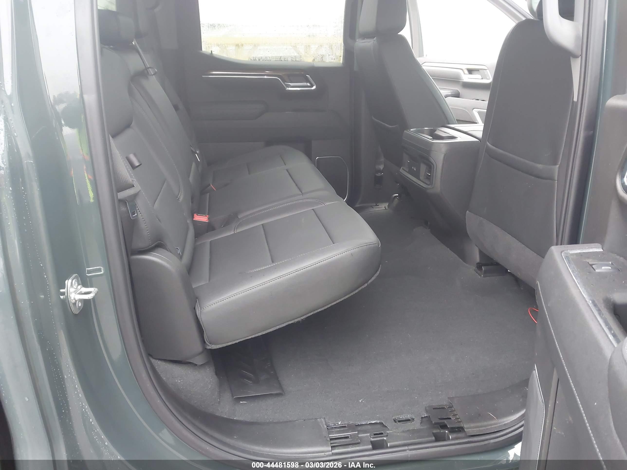 CHEVROLET SILVERADO image 8