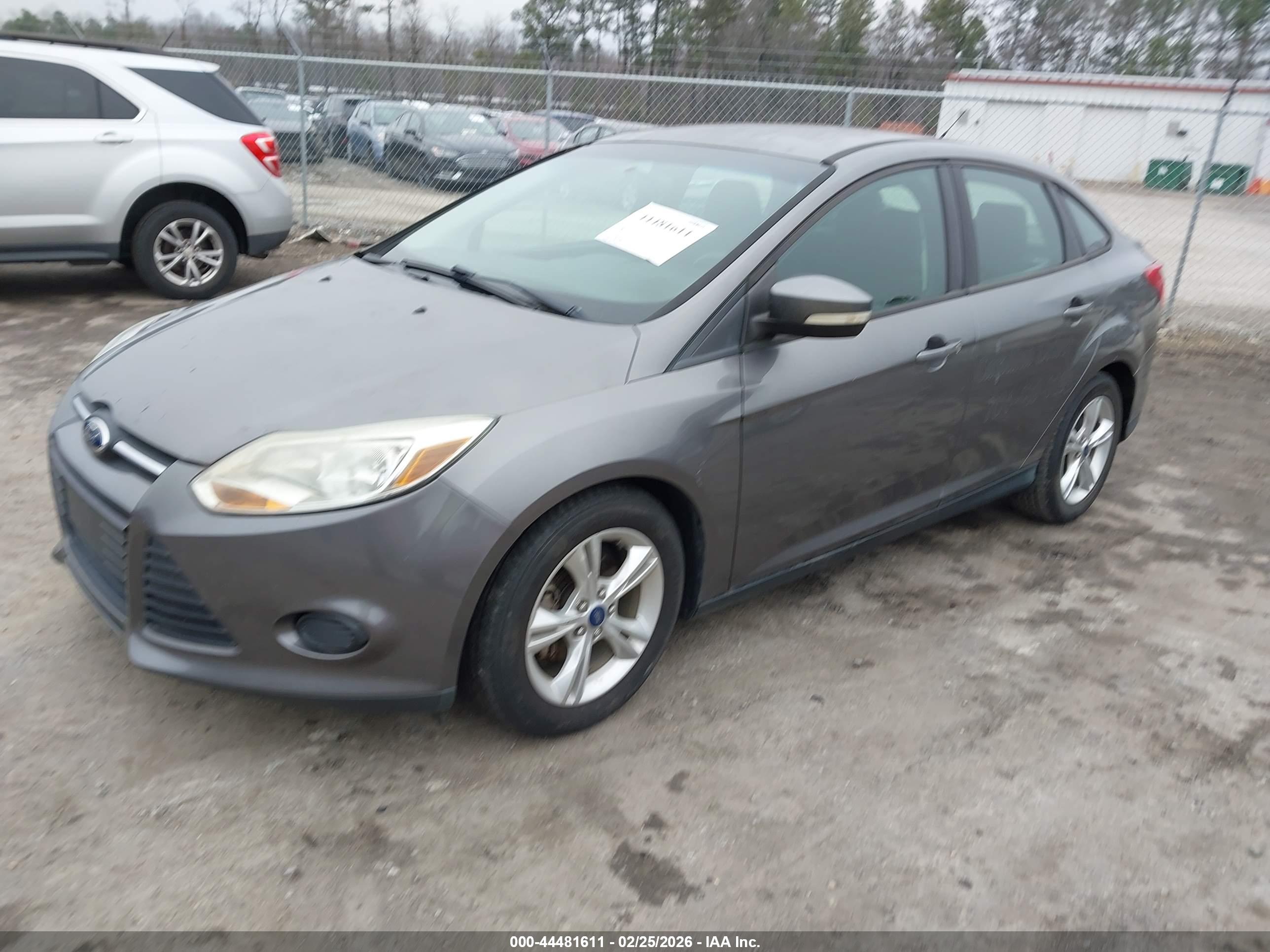 FORD FOCUS image 2
