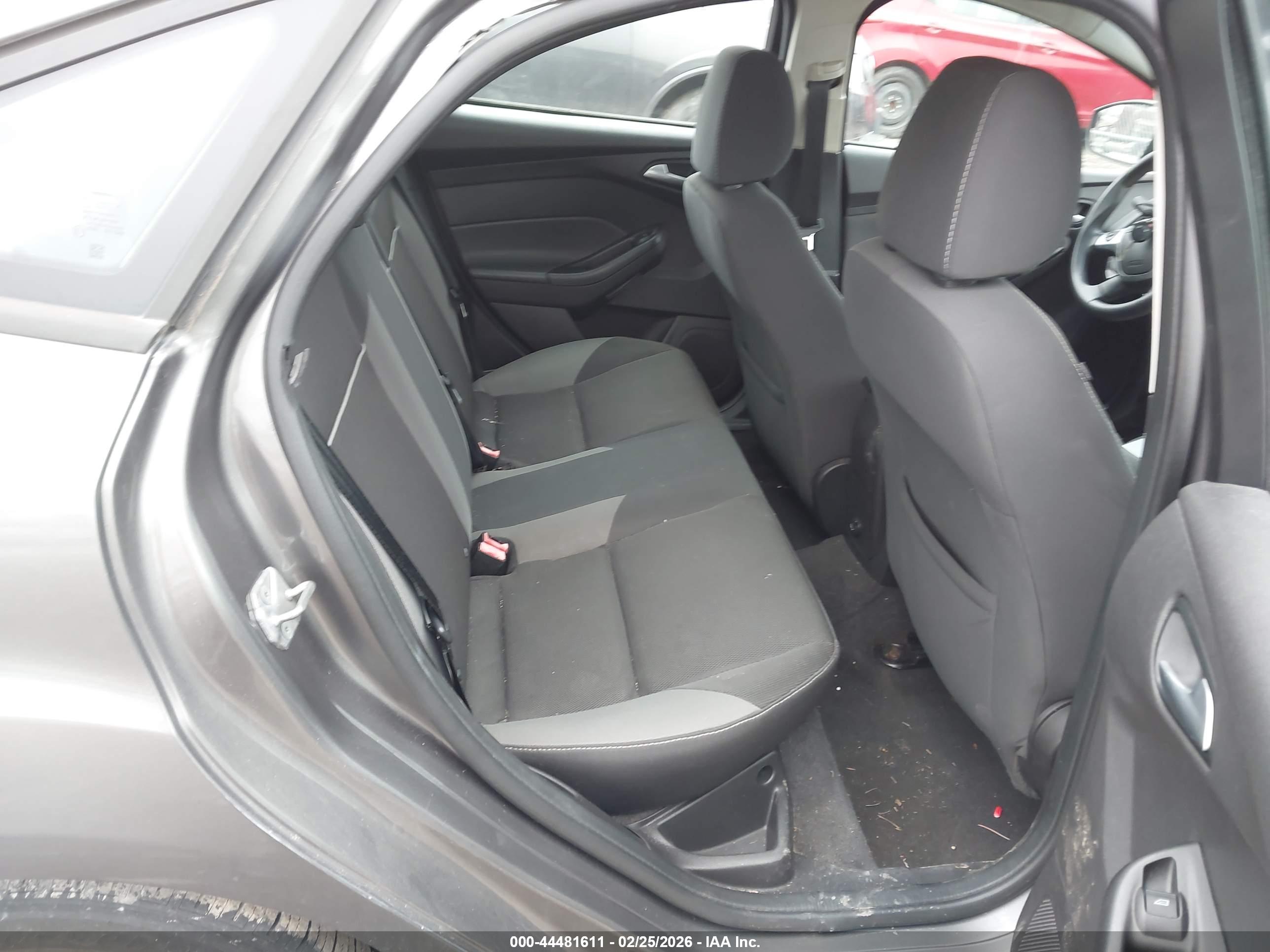 FORD FOCUS image 8
