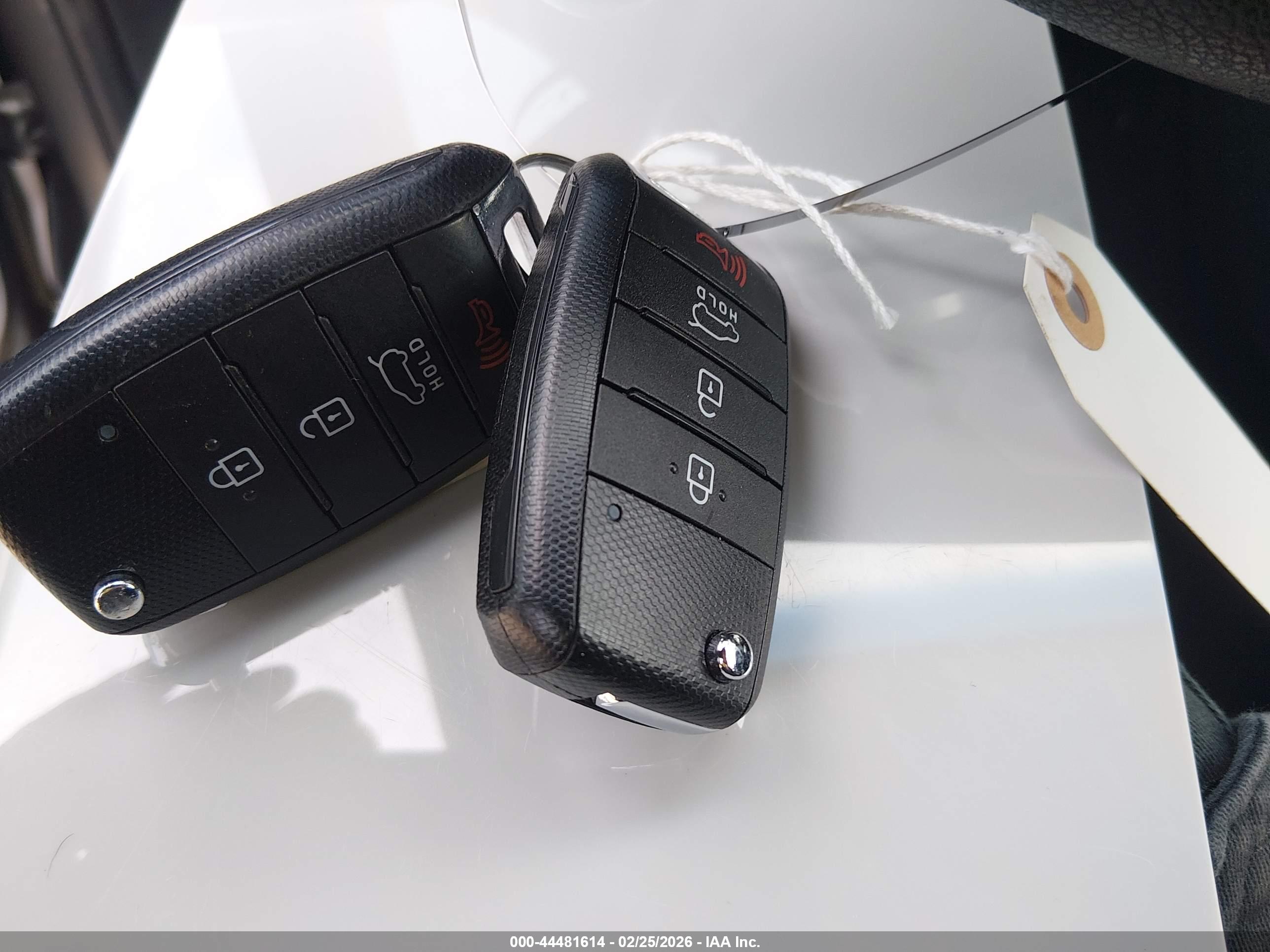 KIA SORENTO image 11