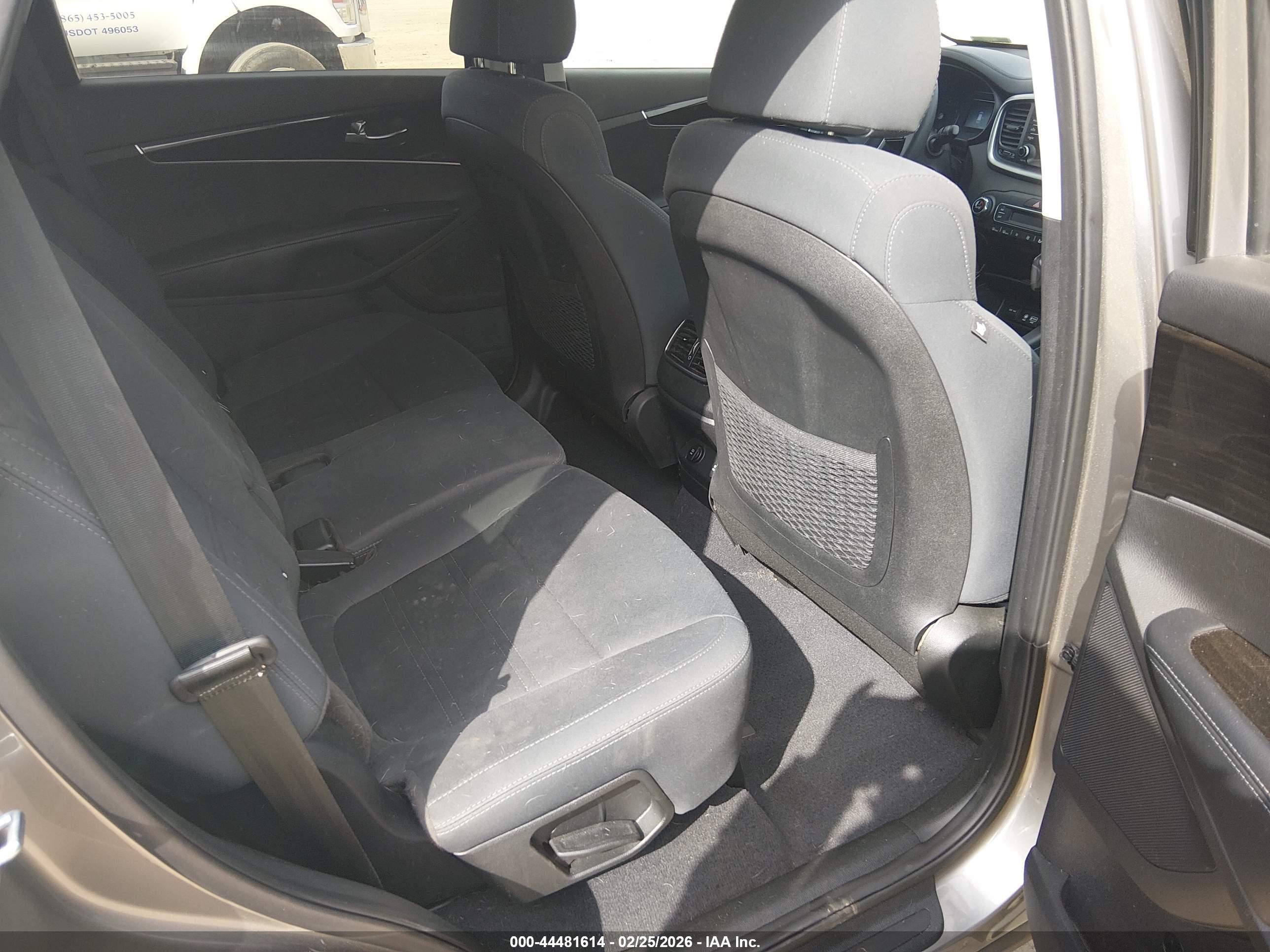 KIA SORENTO image 8