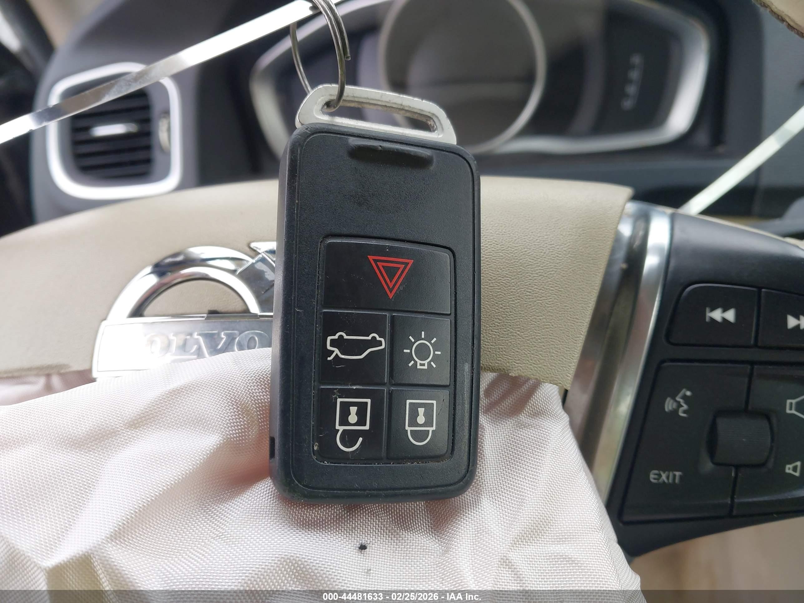VOLVO S60 image 11