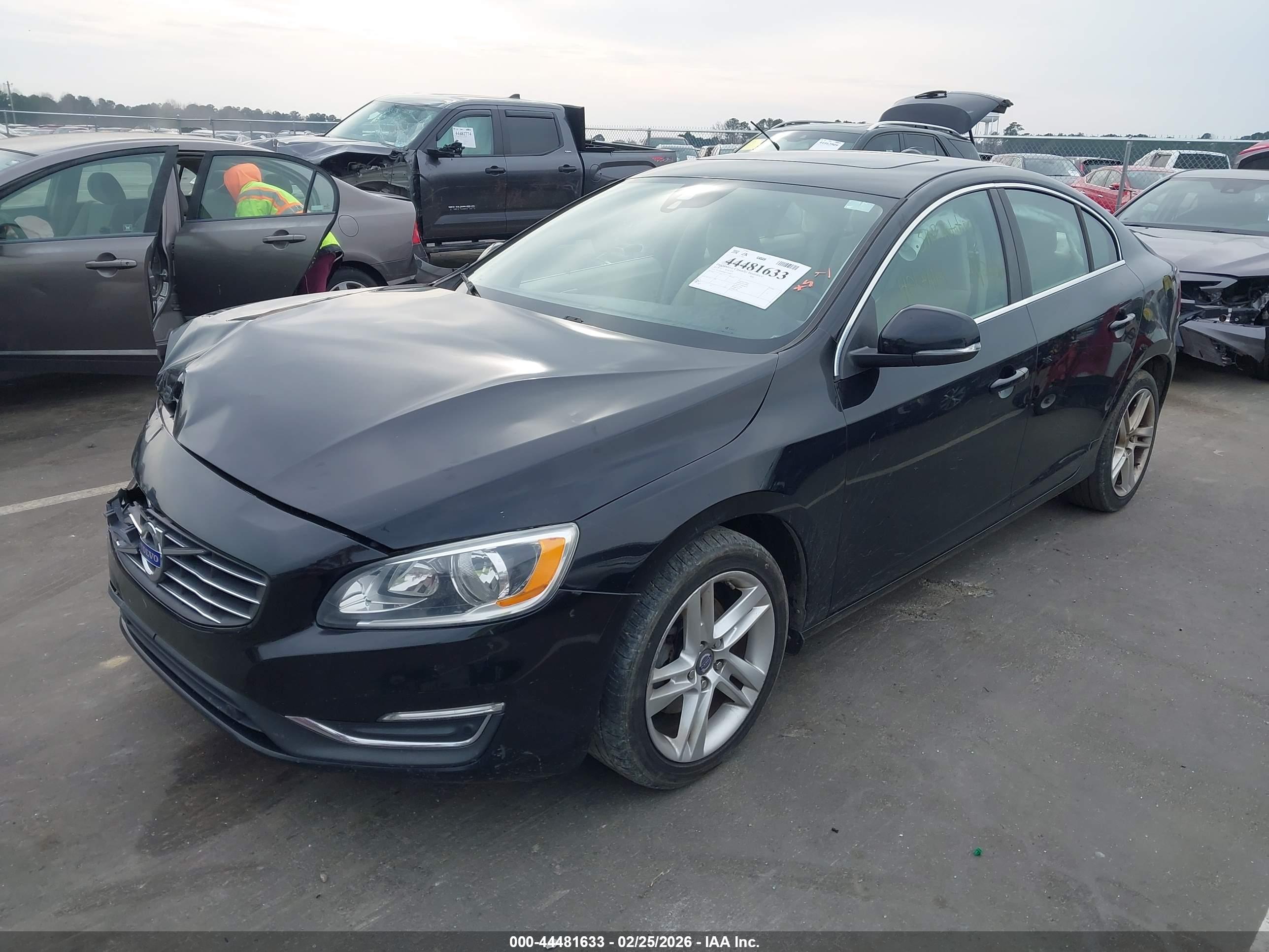 VOLVO S60 image 2