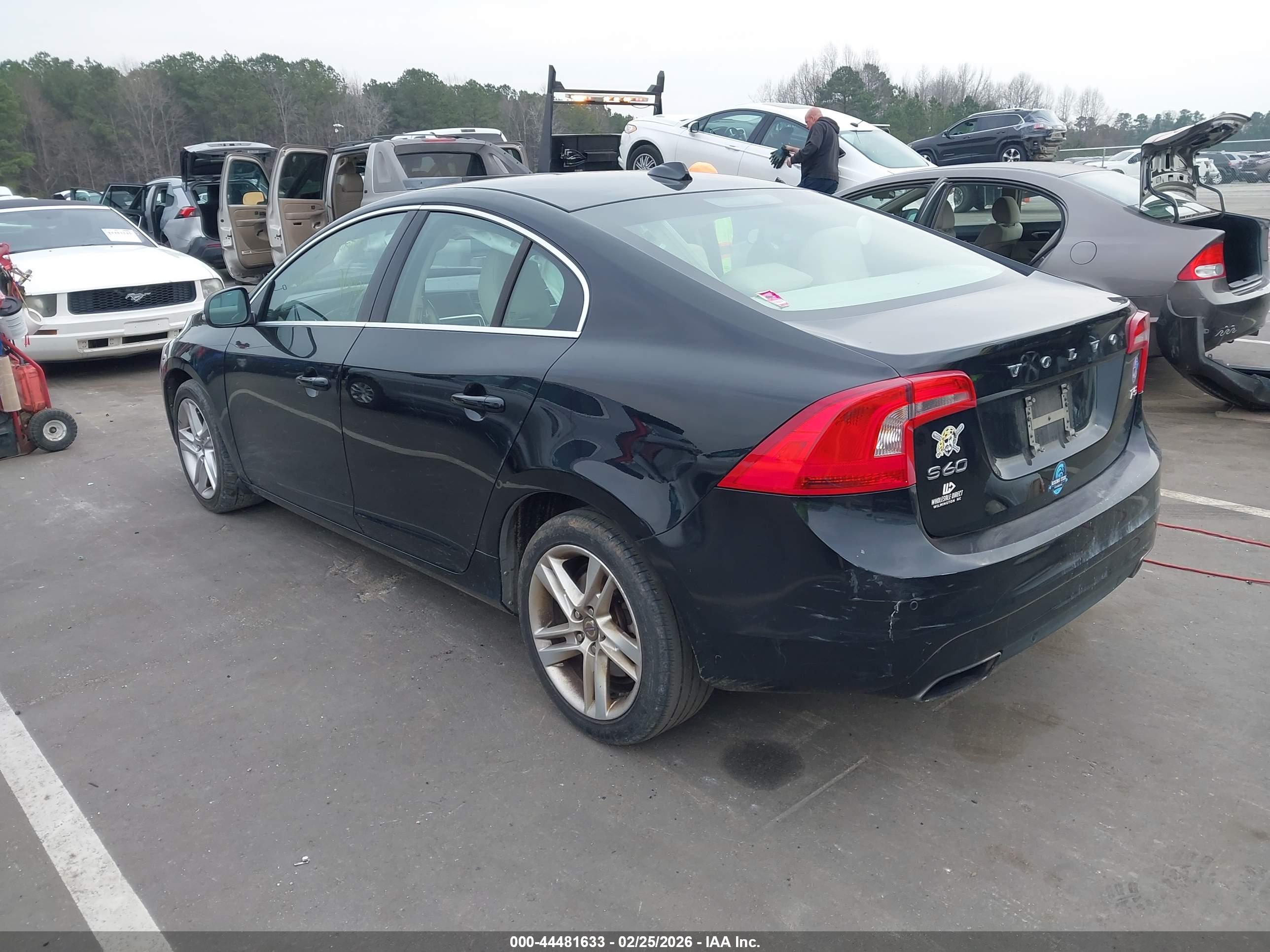VOLVO S60 image 3