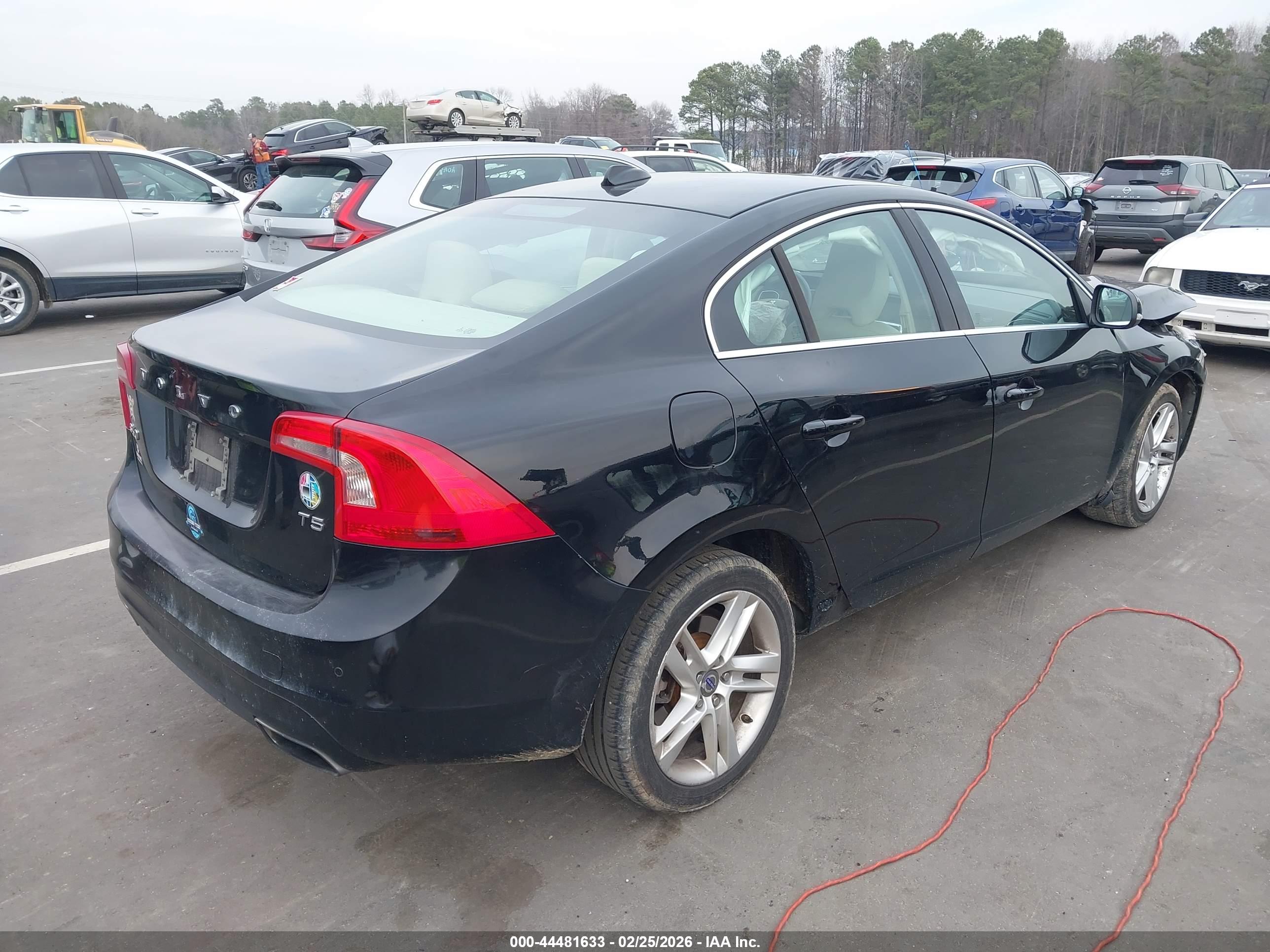 VOLVO S60 image 4