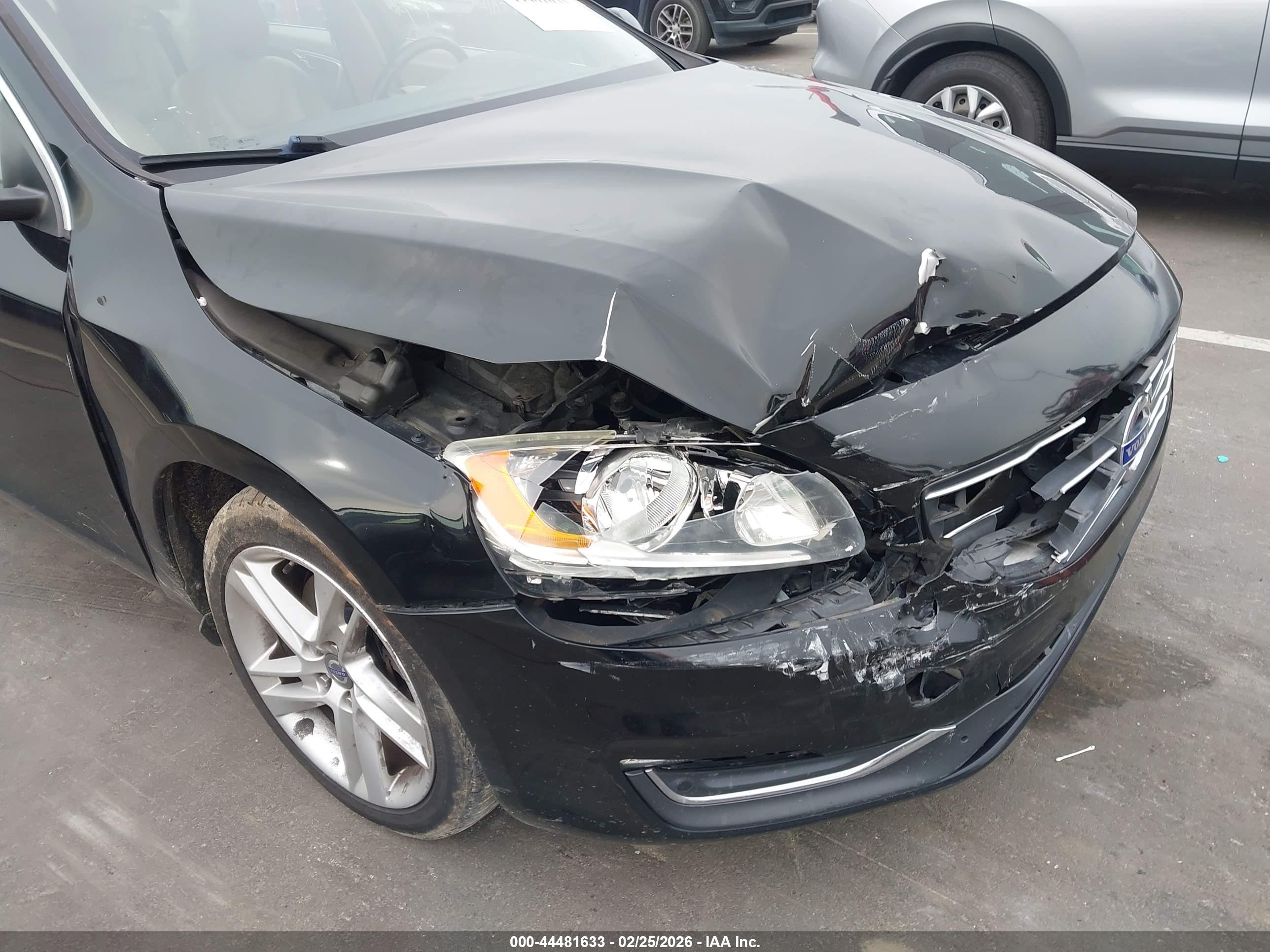VOLVO S60 image 6