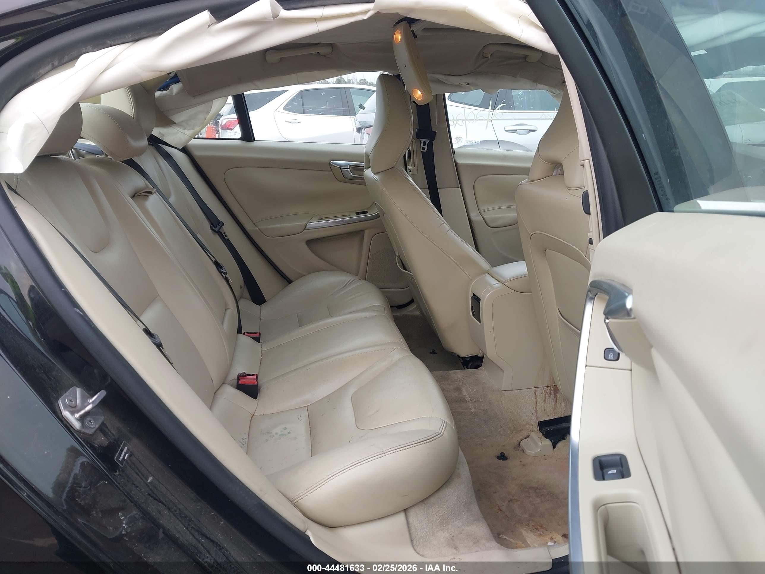 VOLVO S60 image 8