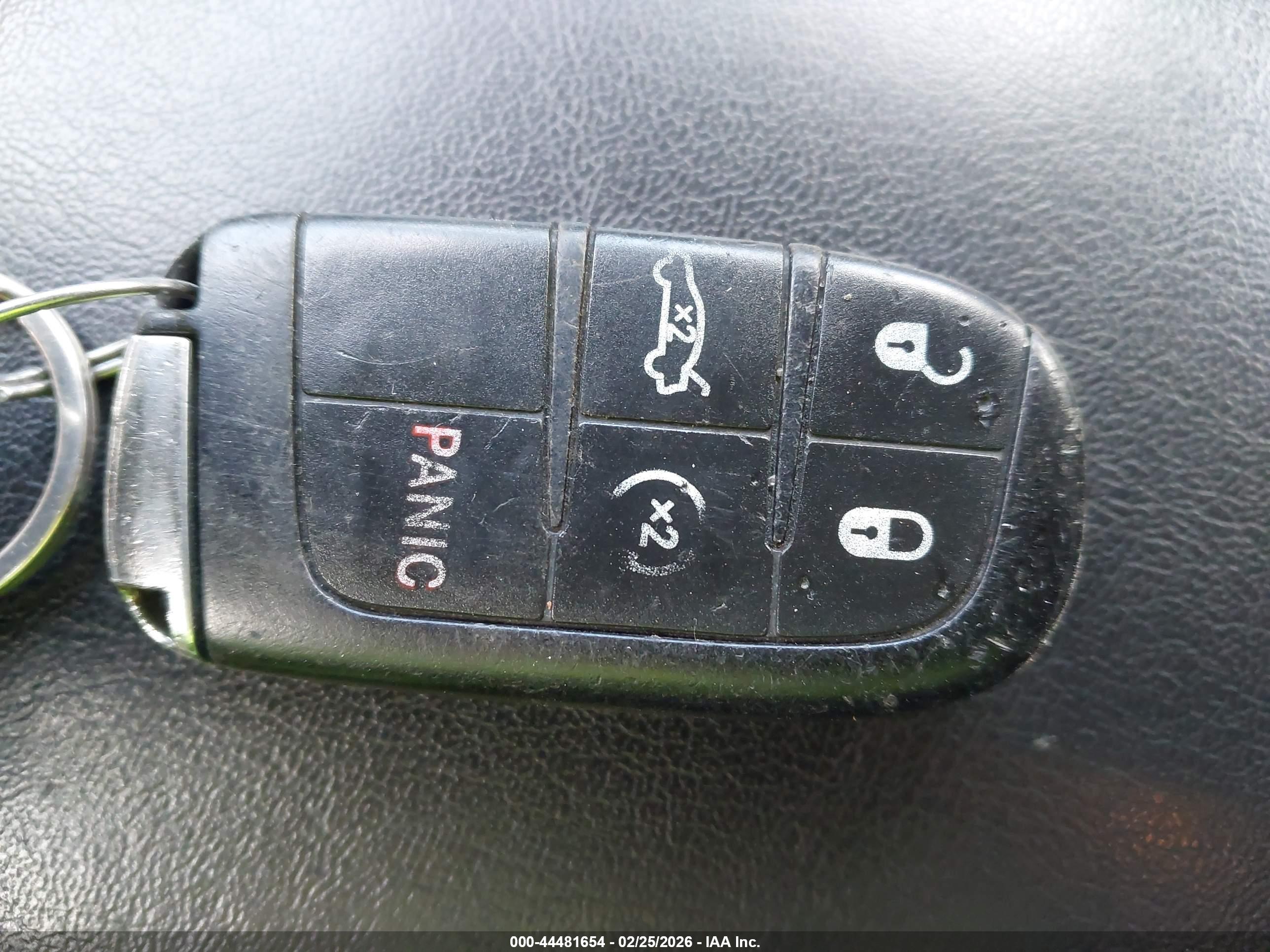 CHRYSLER 200 image 11