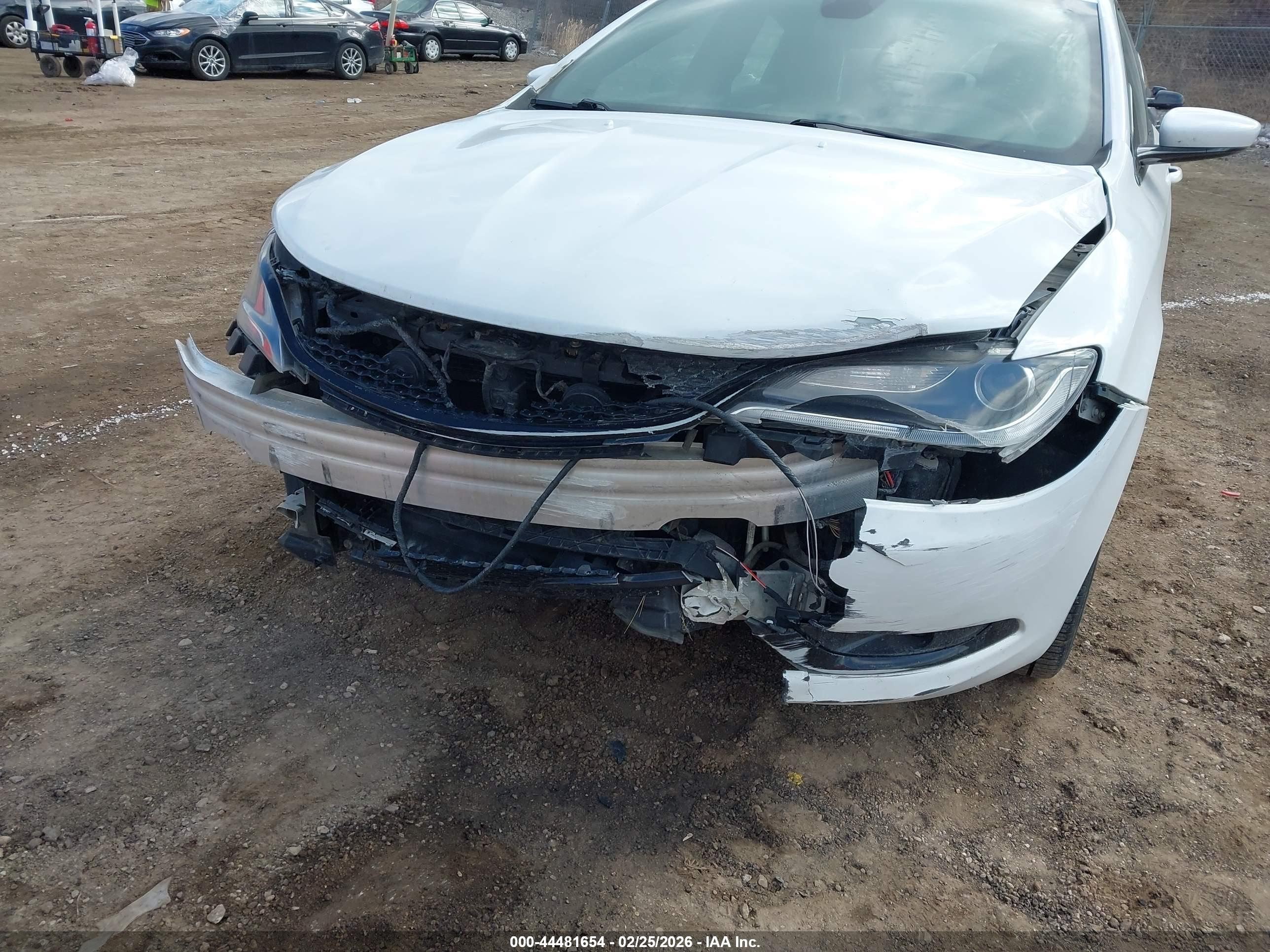 CHRYSLER 200 image 6