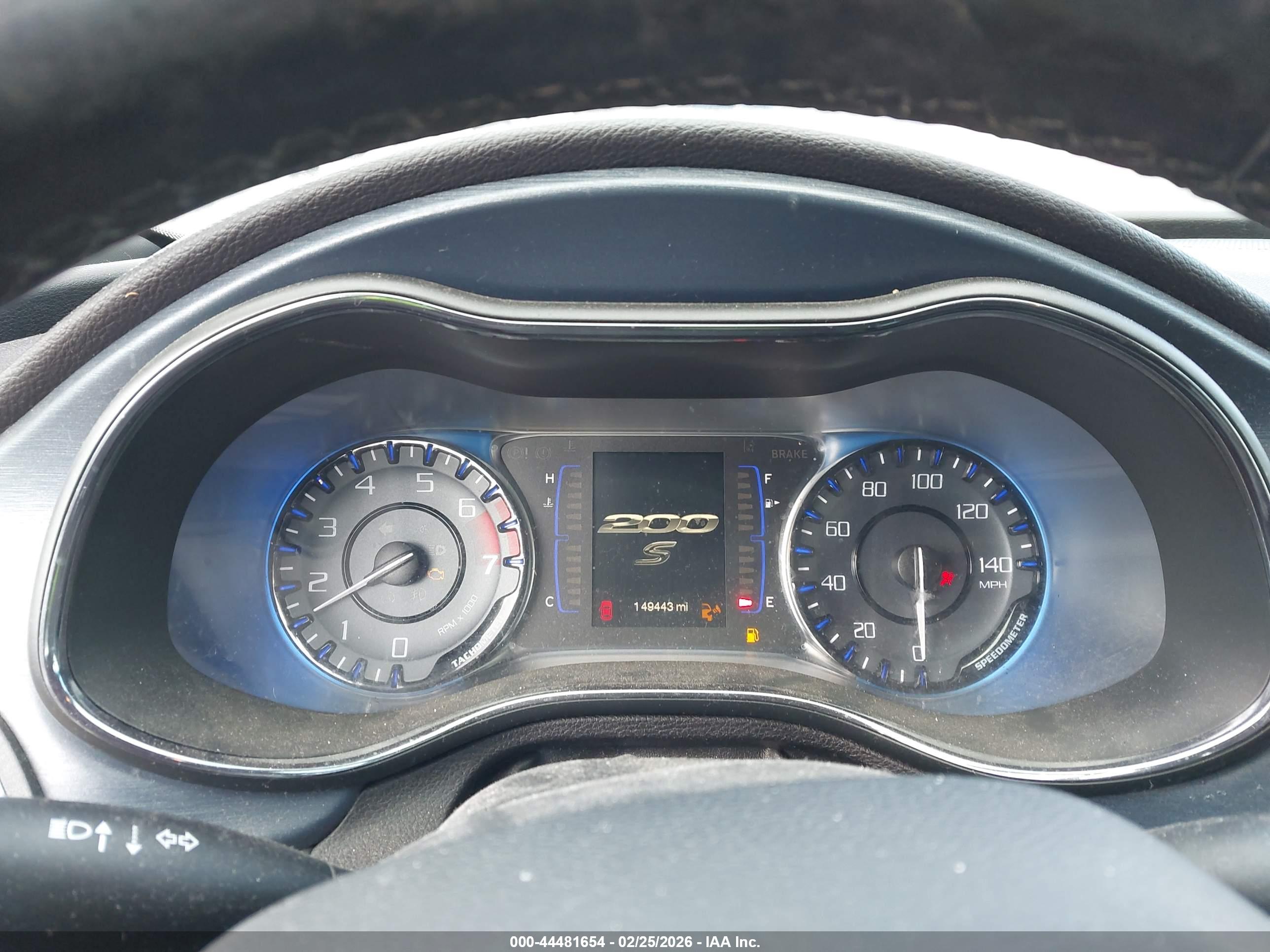 CHRYSLER 200 image 7