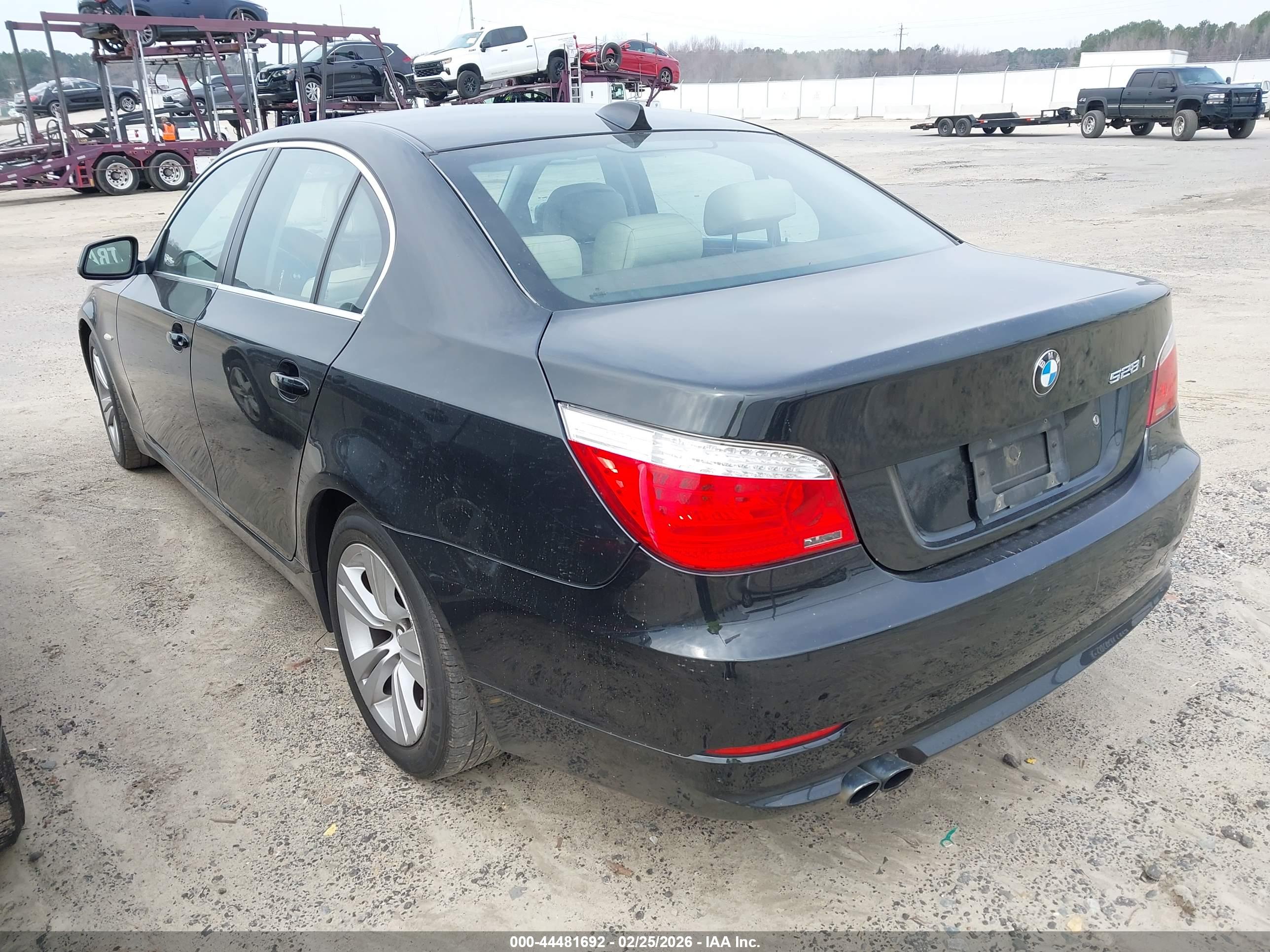 BMW 528I image 3