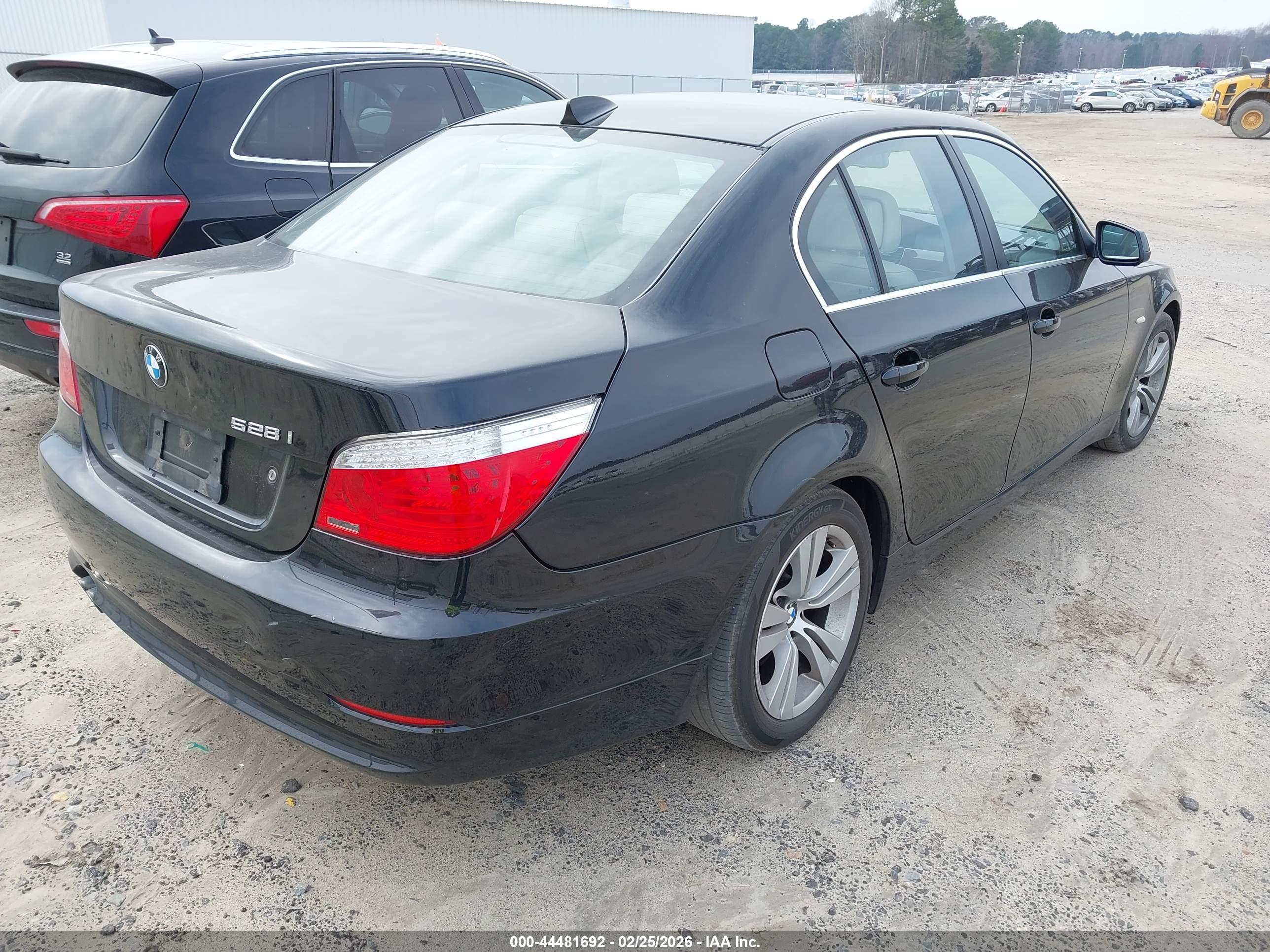 BMW 528I image 4