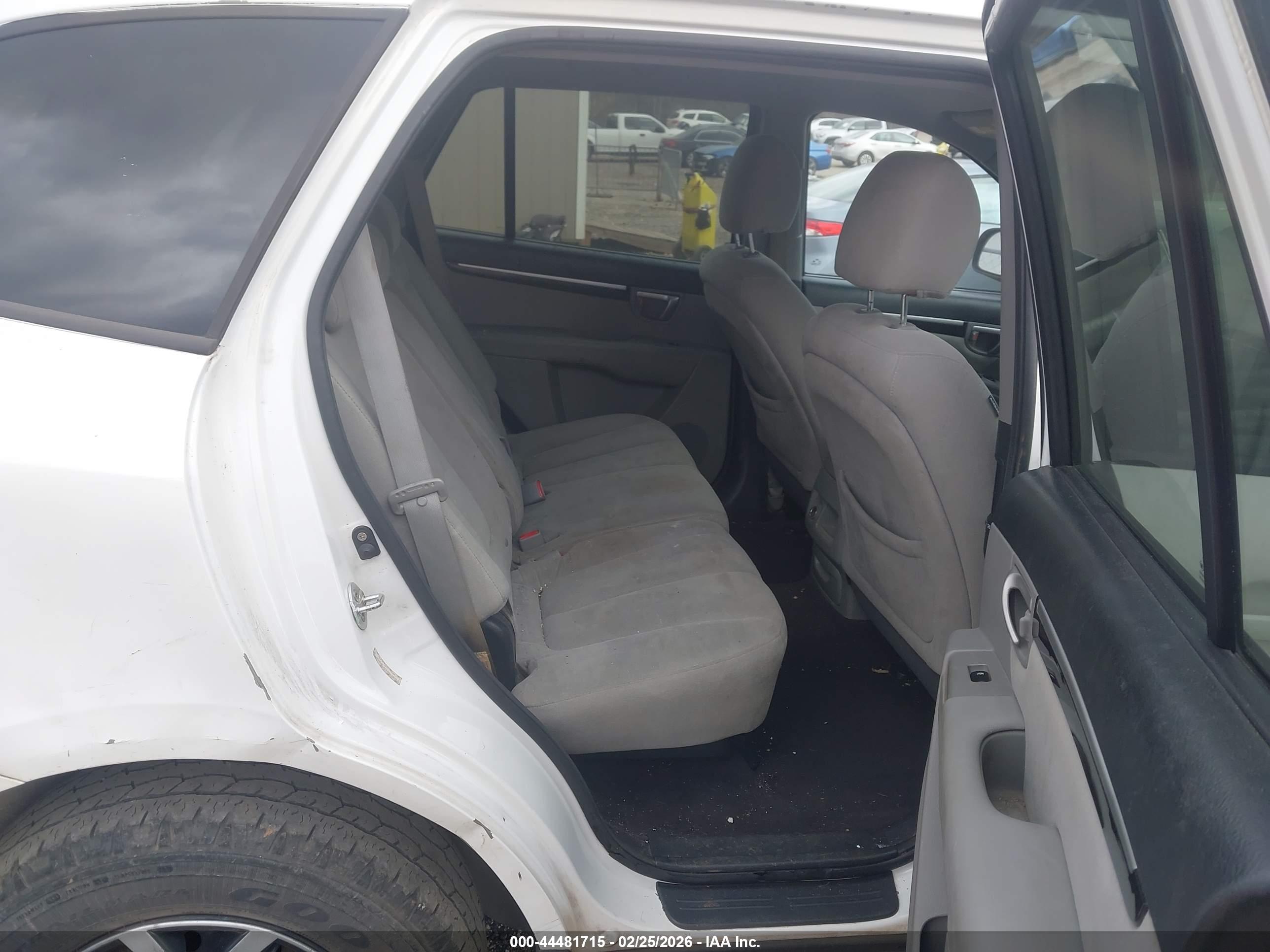 HYUNDAI SANTA image 8