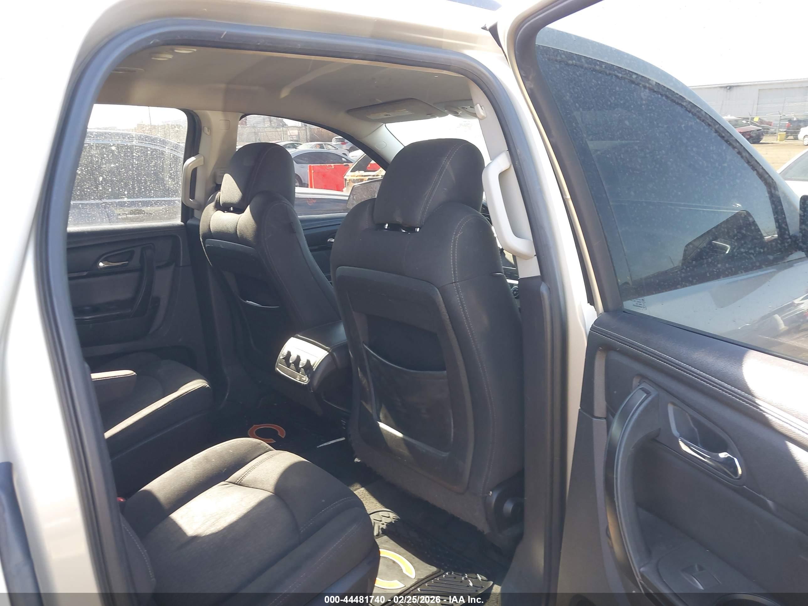 GMC ACADIA image 8