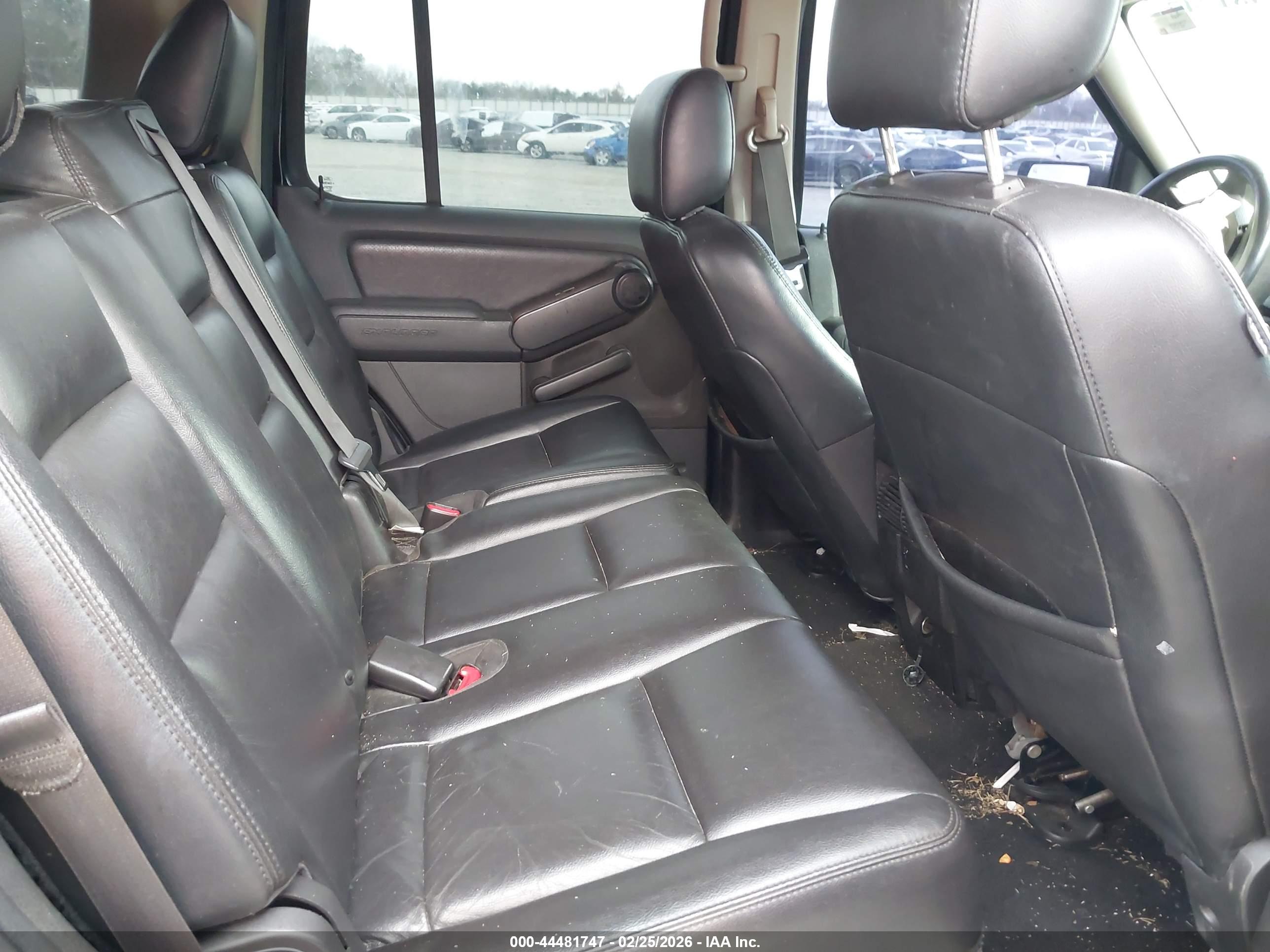 FORD EXPLORER image 8