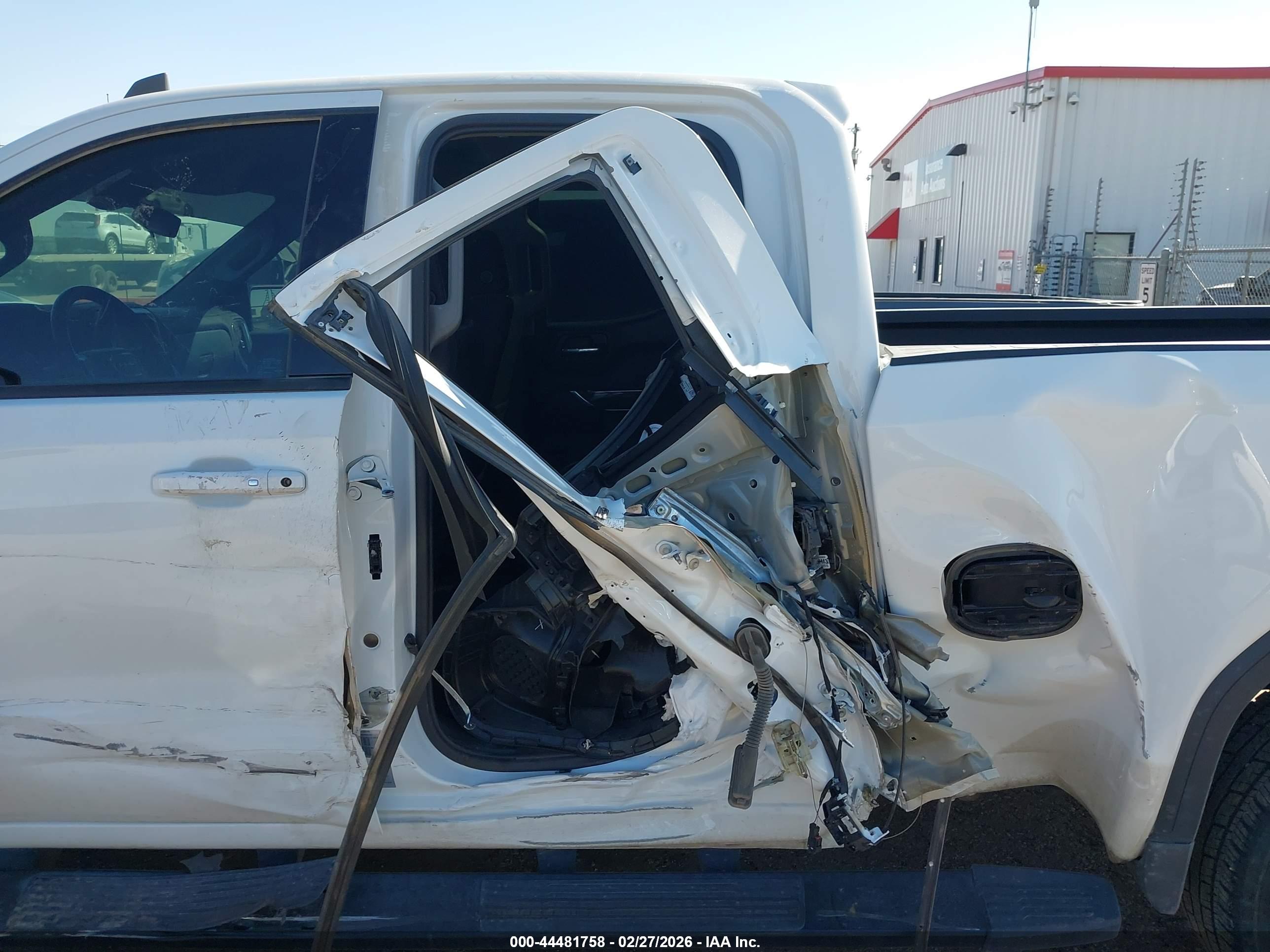 GMC SIERRA image 6