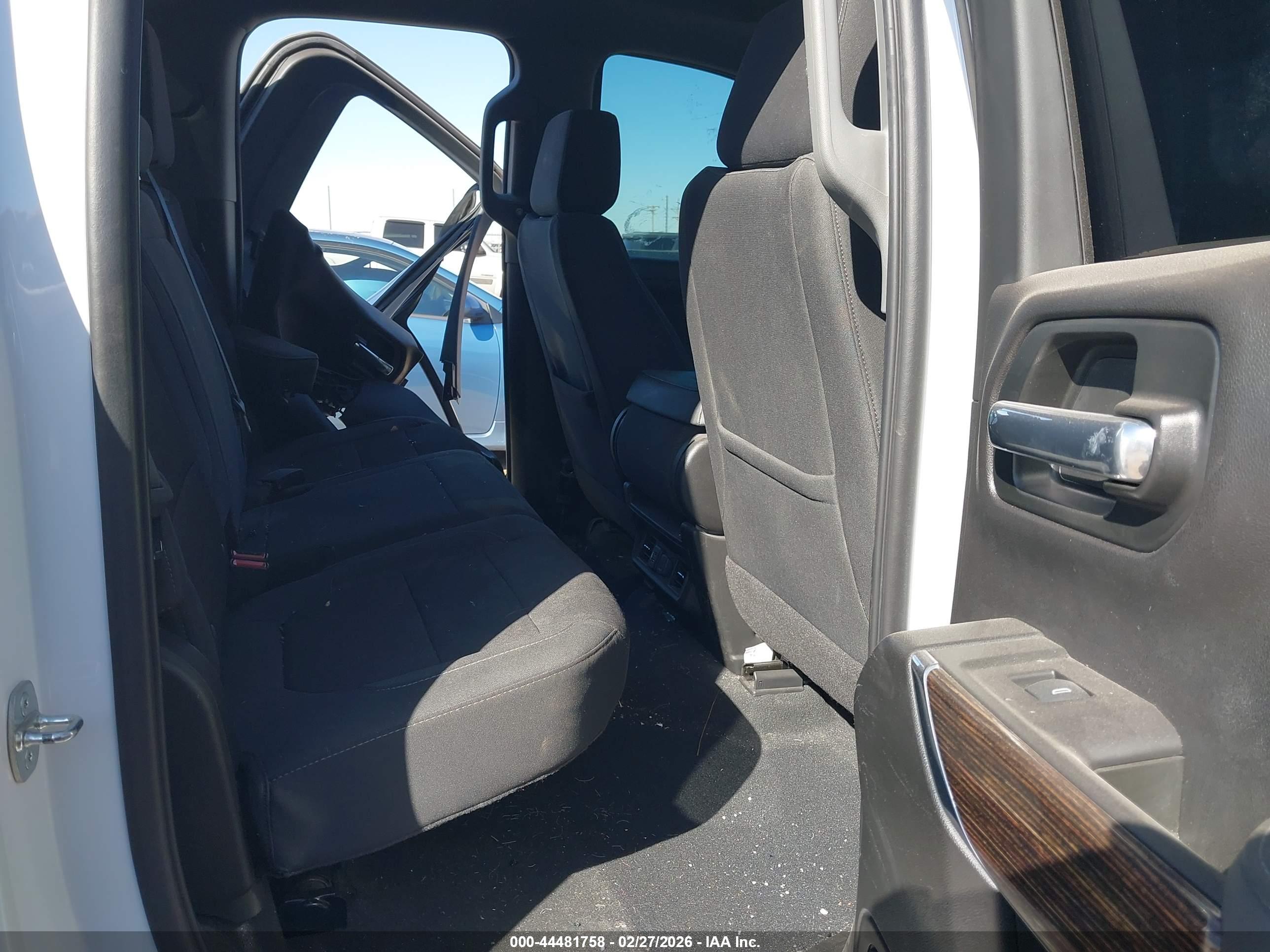 GMC SIERRA image 8