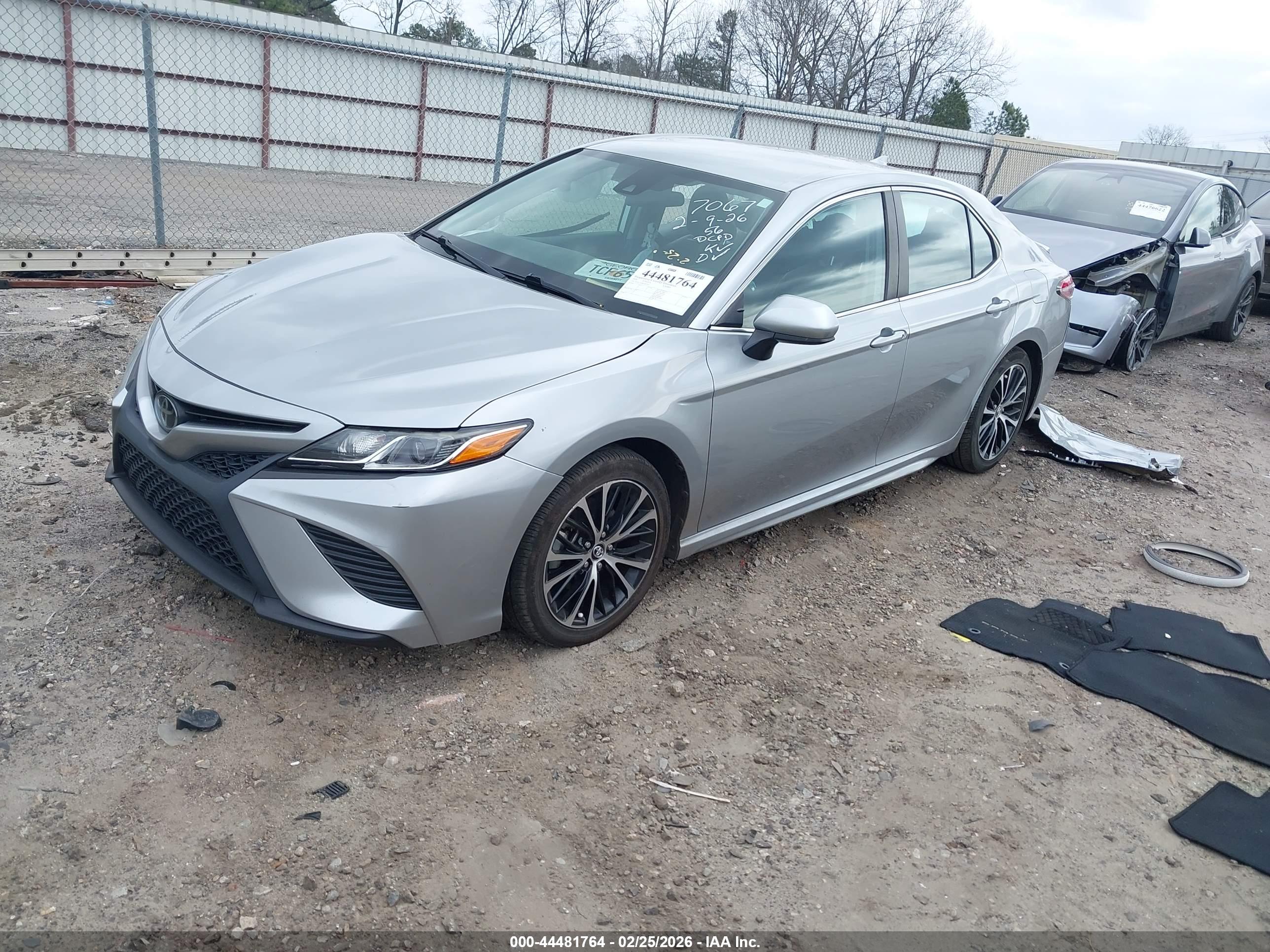 TOYOTA CAMRY image 2