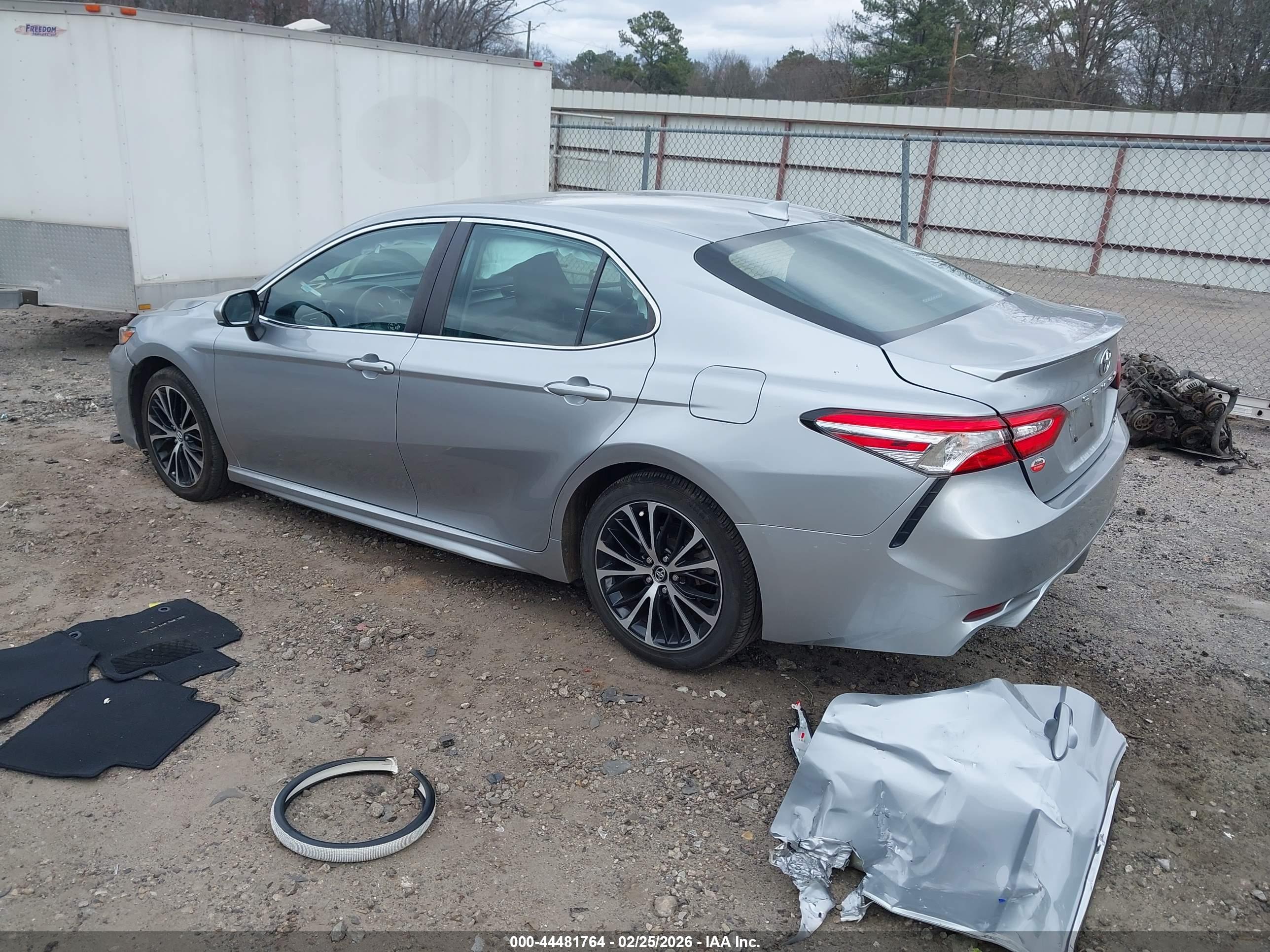 TOYOTA CAMRY image 3
