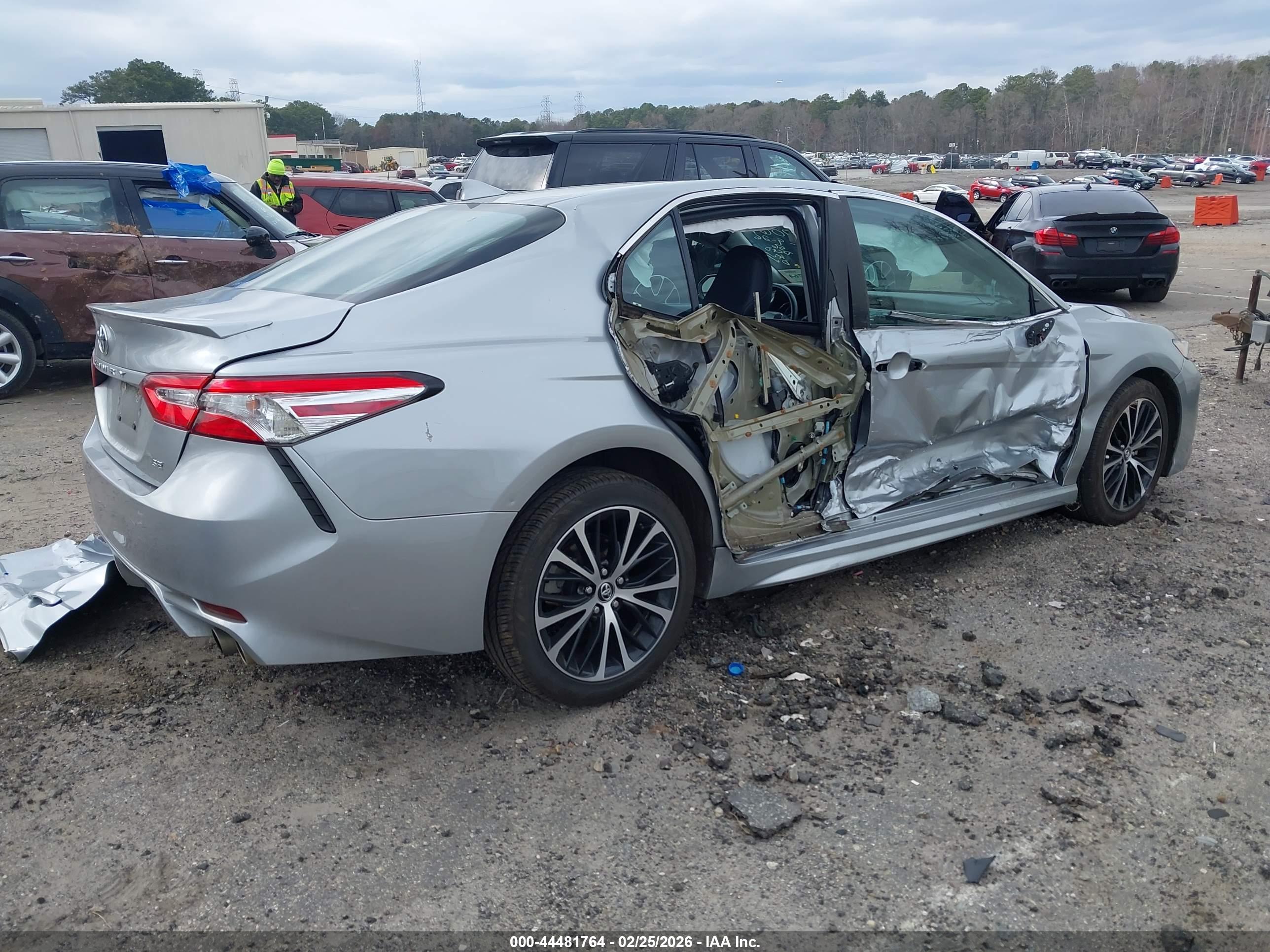 TOYOTA CAMRY image 6