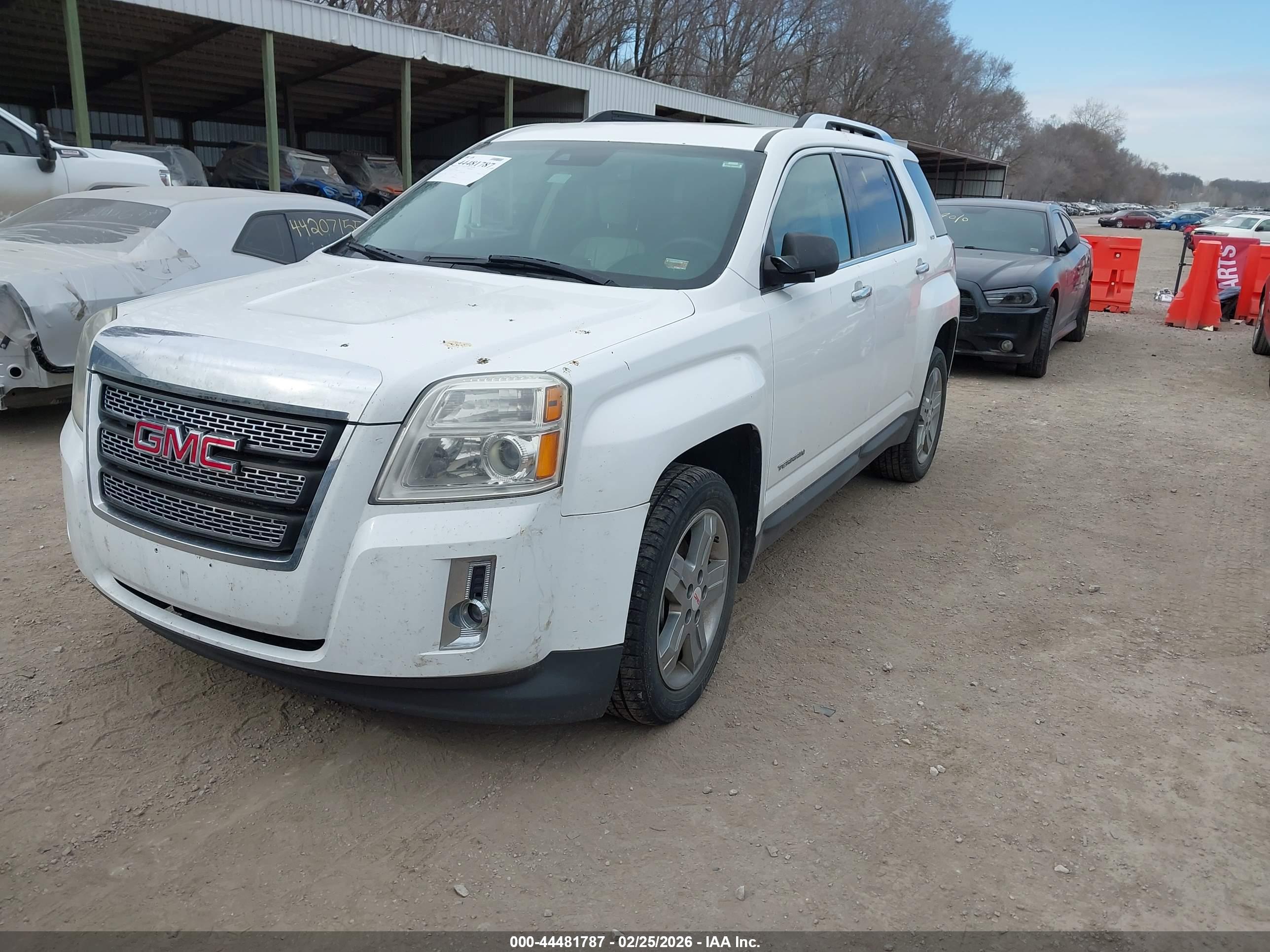 GMC TERRAIN image 2
