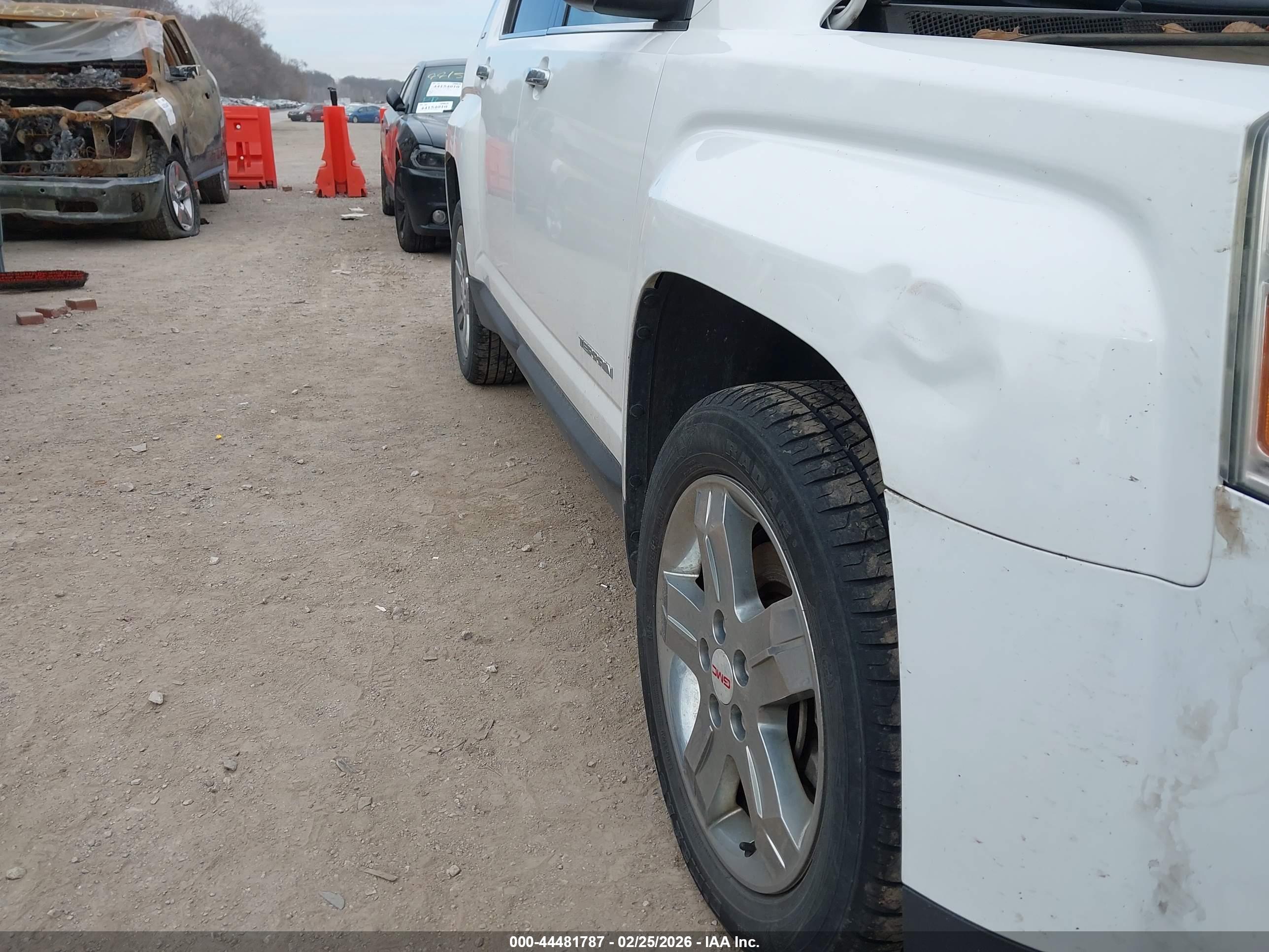 GMC TERRAIN image 6