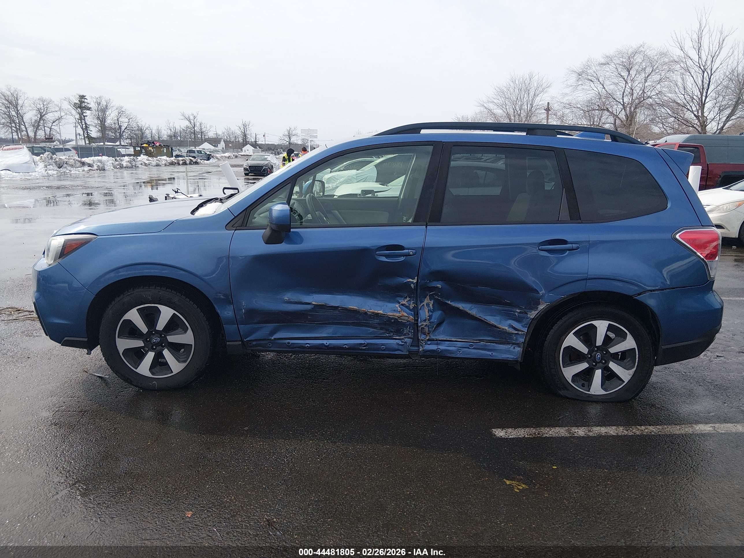 SUBARU FORESTER image 6