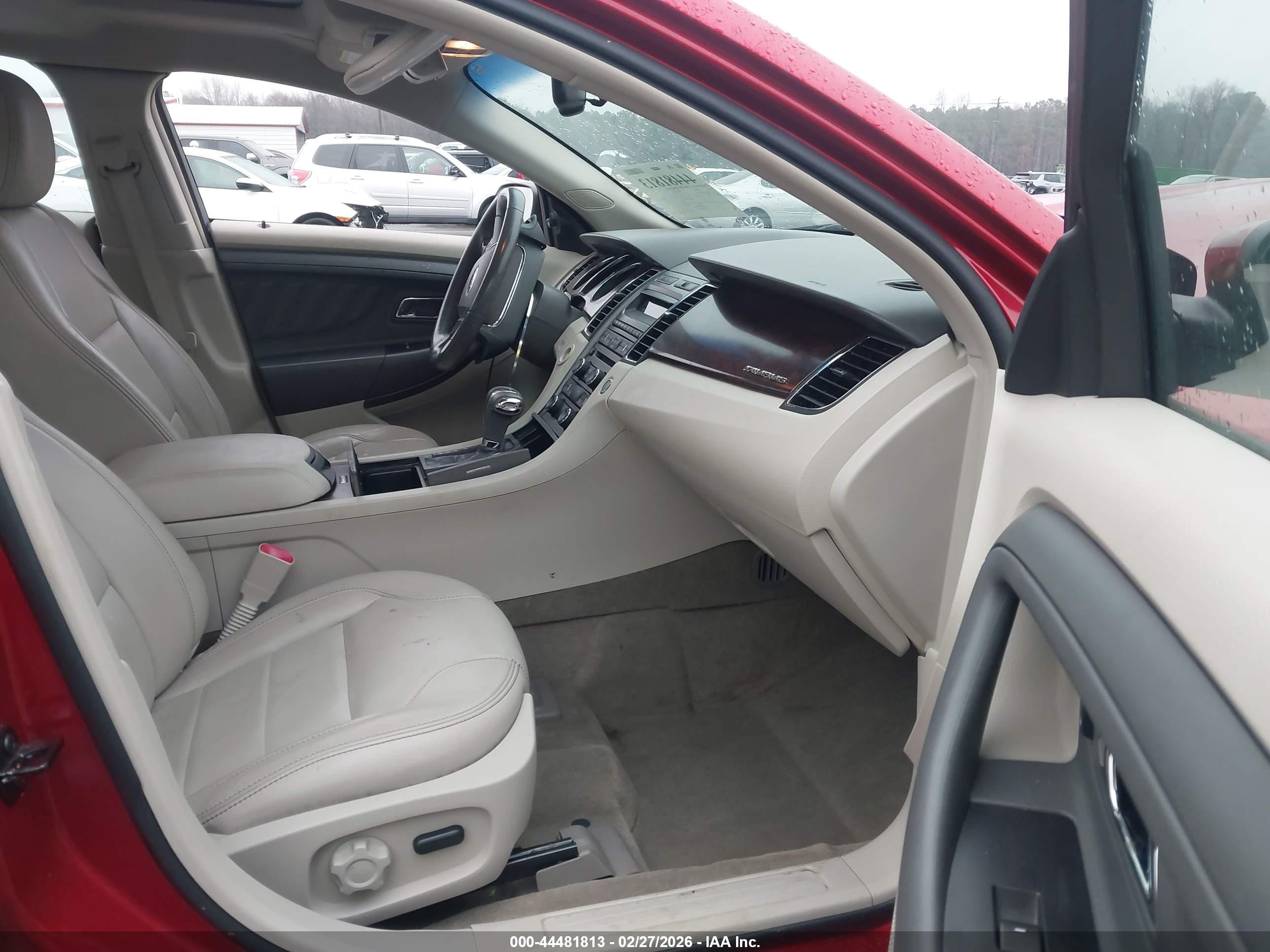 FORD TAURUS image 5
