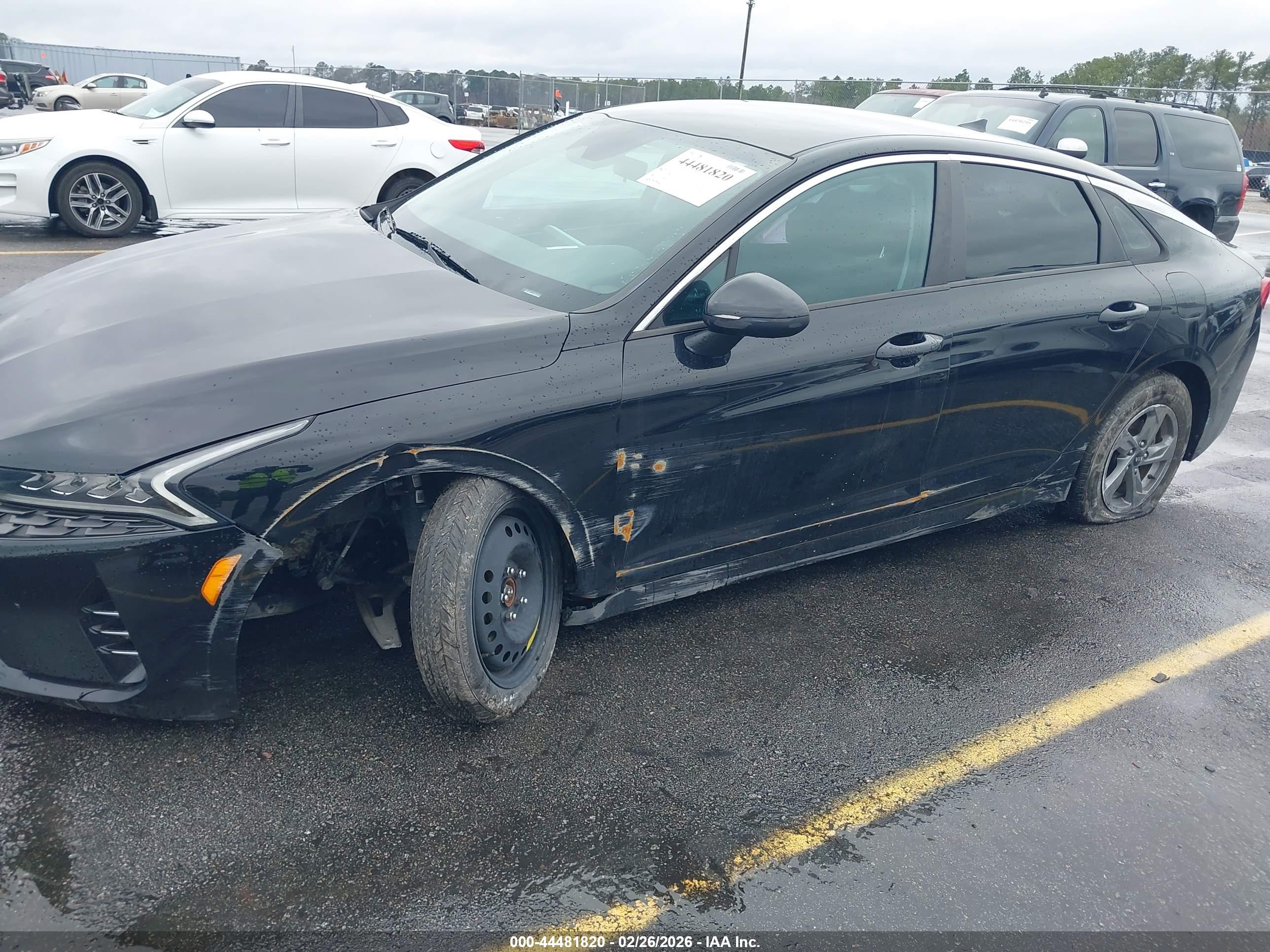 KIA K5 image 6
