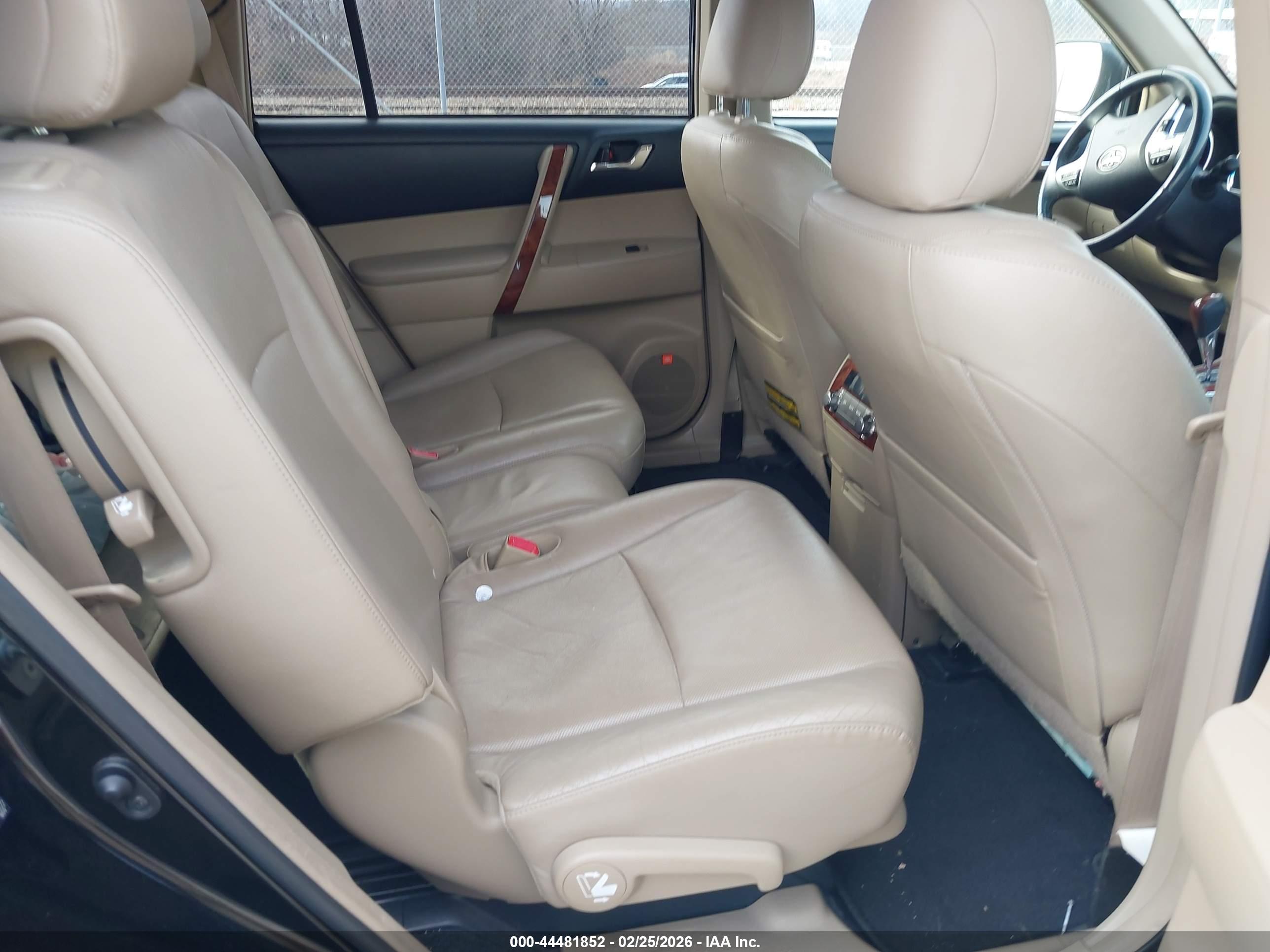 TOYOTA HIGHLANDER image 8