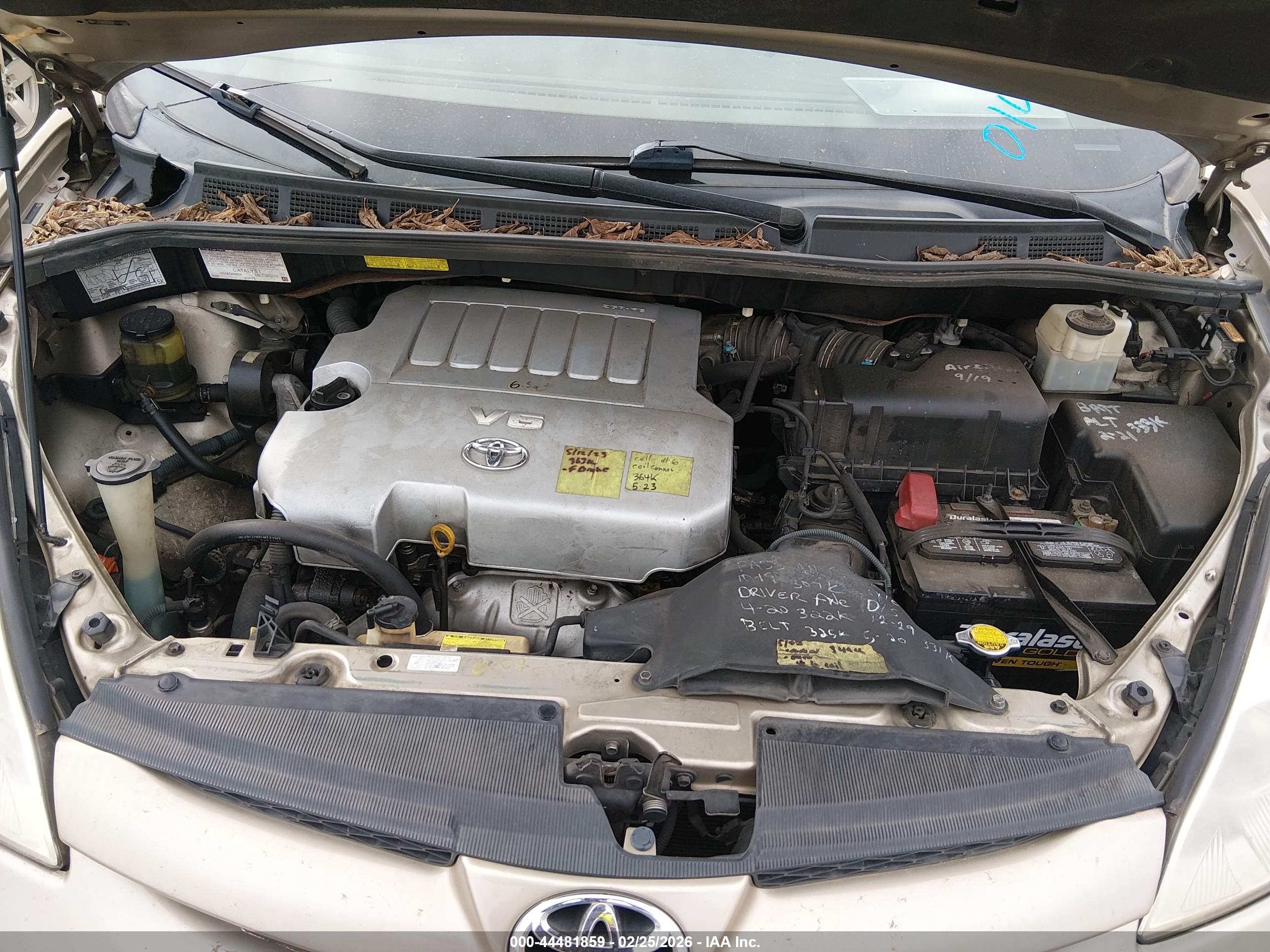 TOYOTA SIENNA image 10