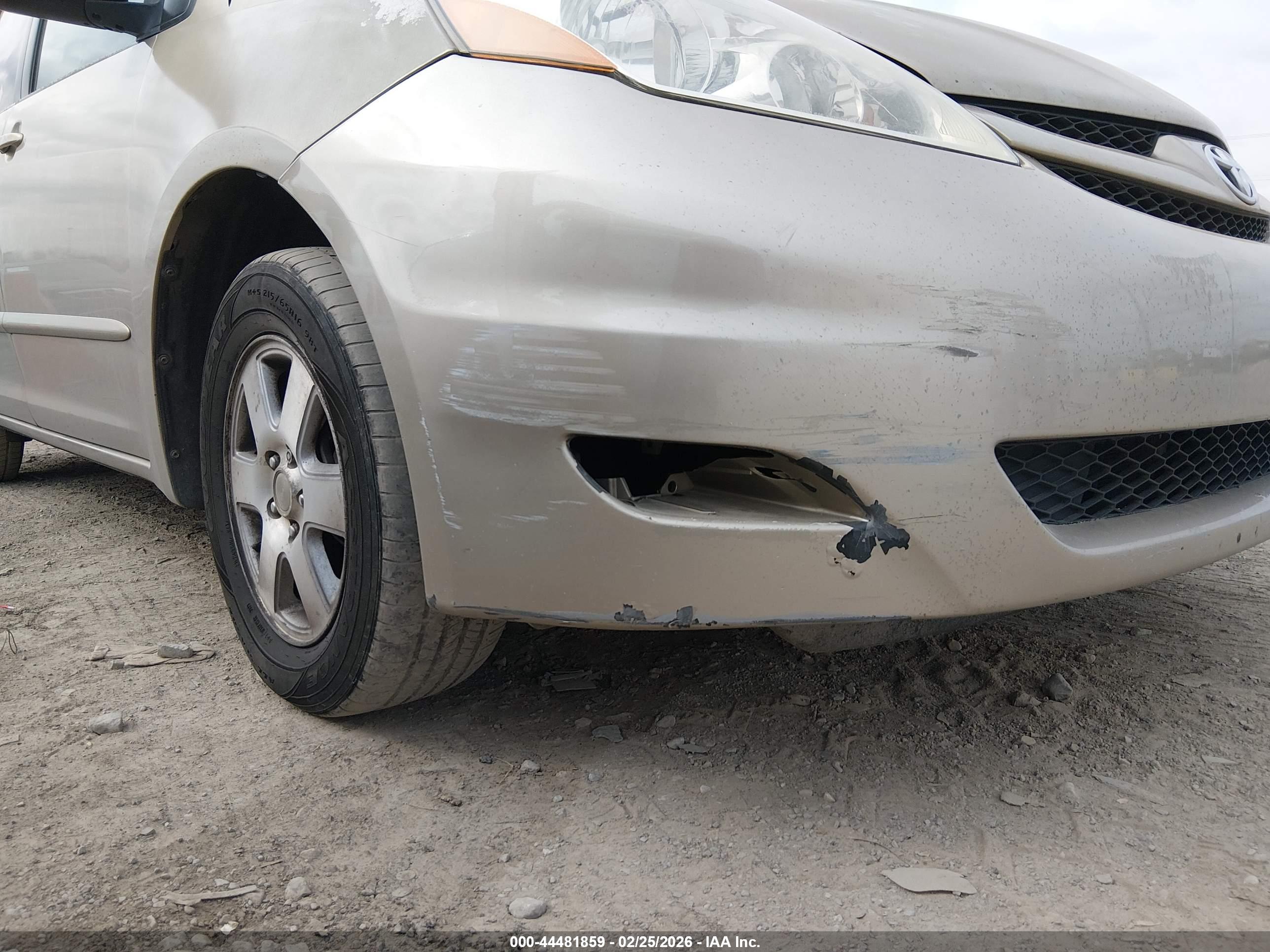 TOYOTA SIENNA image 6