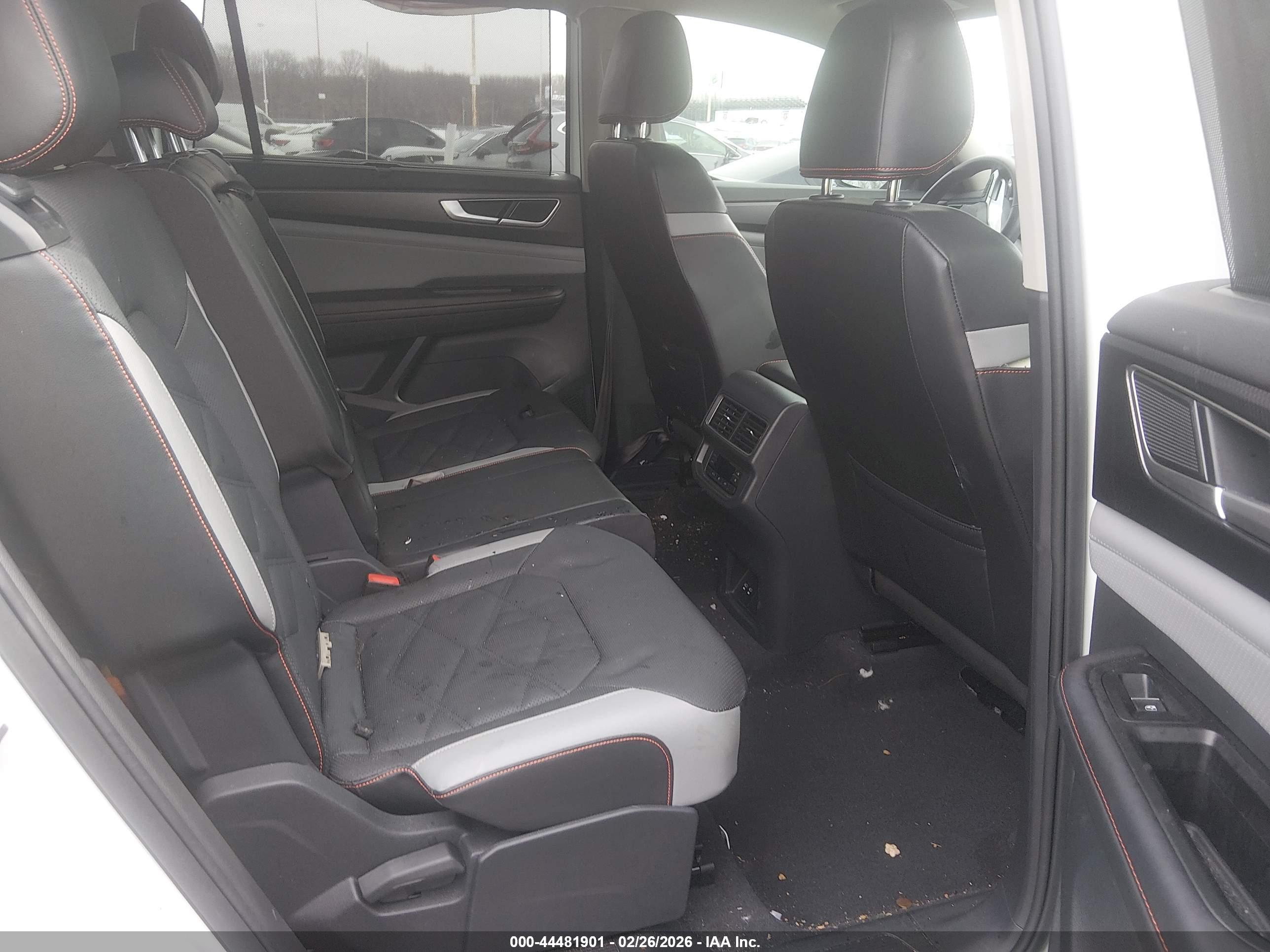 VOLKSWAGEN ATLAS image 8