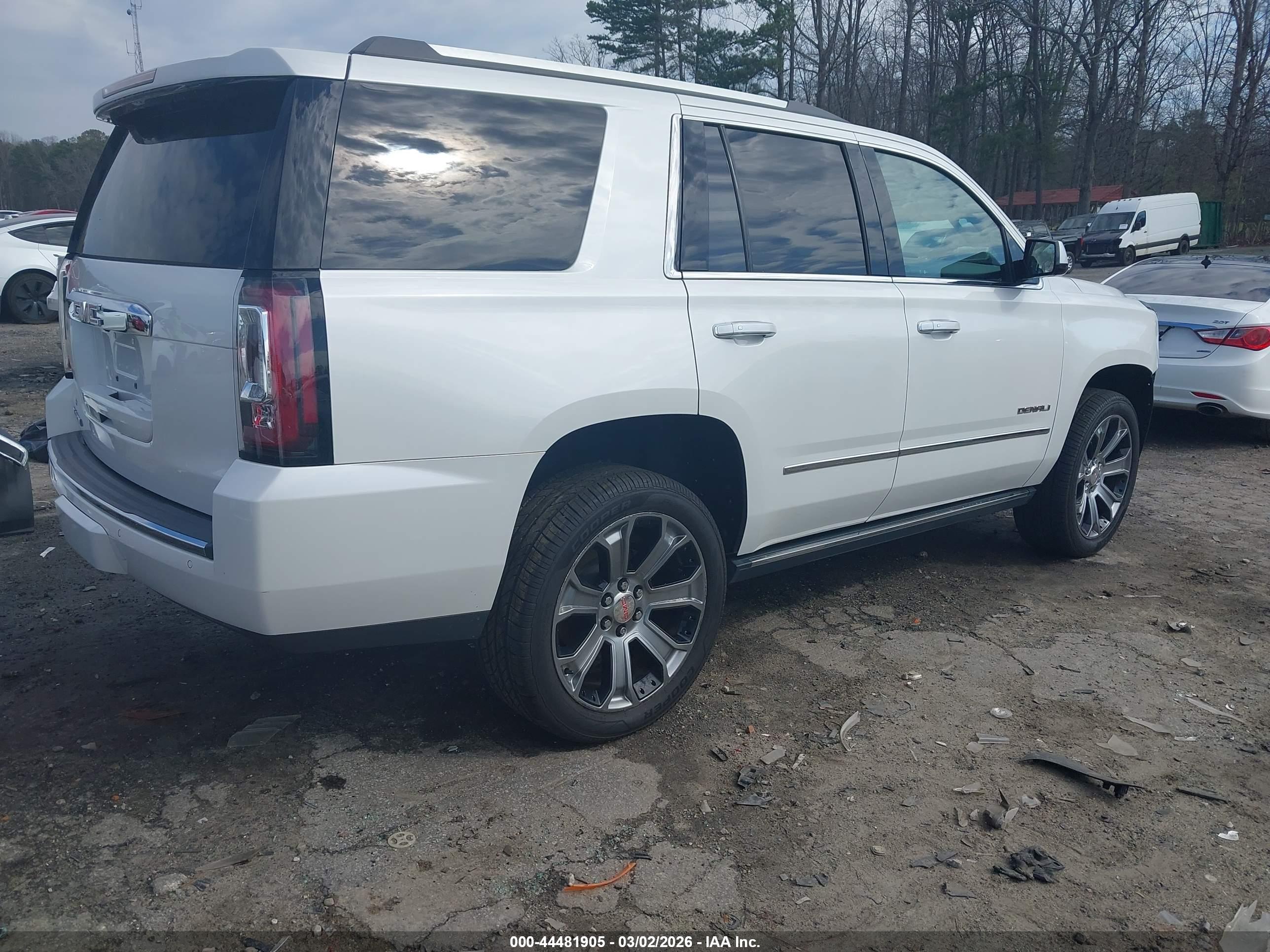 GMC YUKON image 4
