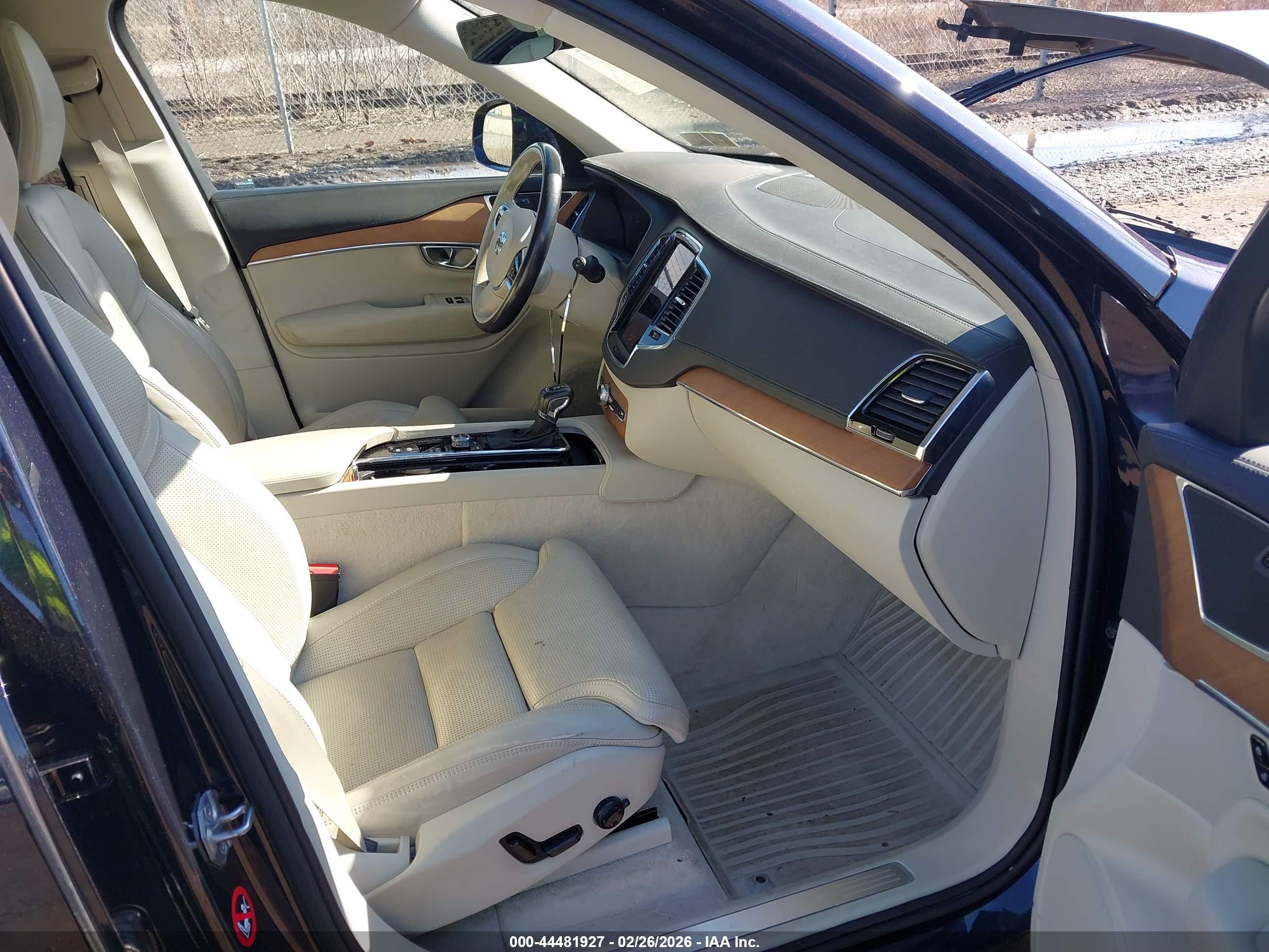 VOLVO XC90 image 5