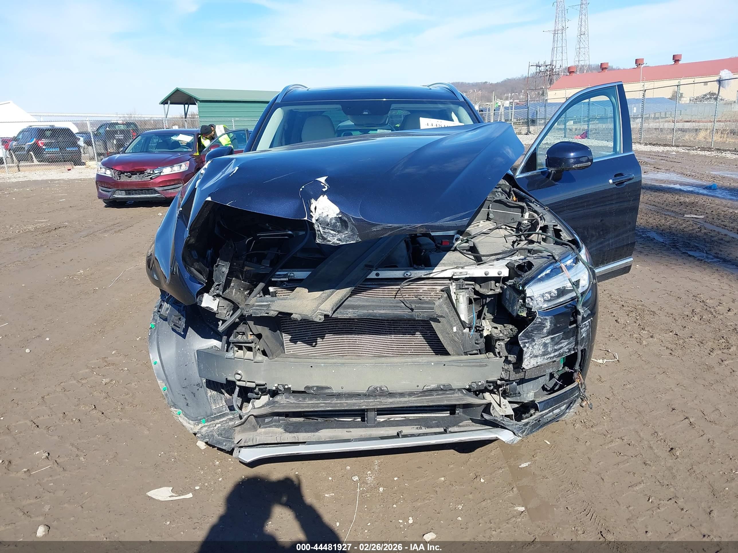 VOLVO XC90 image 6
