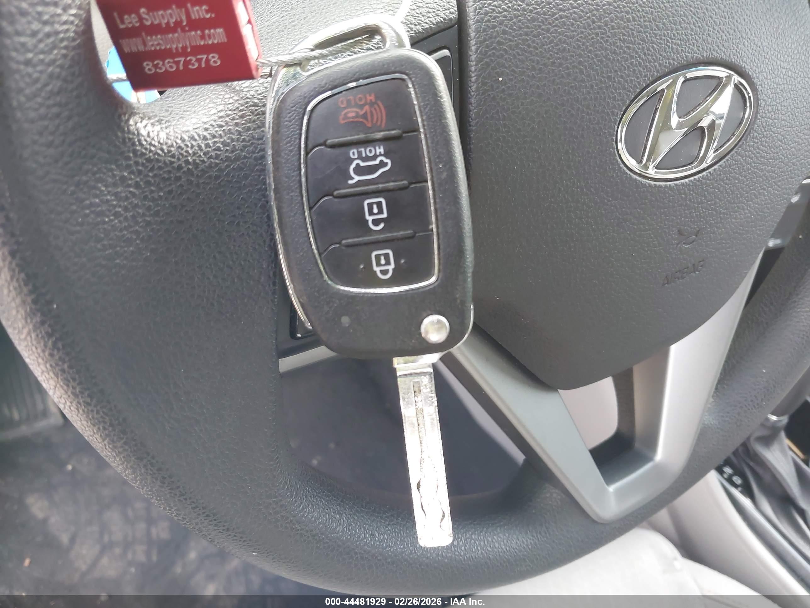 HYUNDAI TUCSON image 11