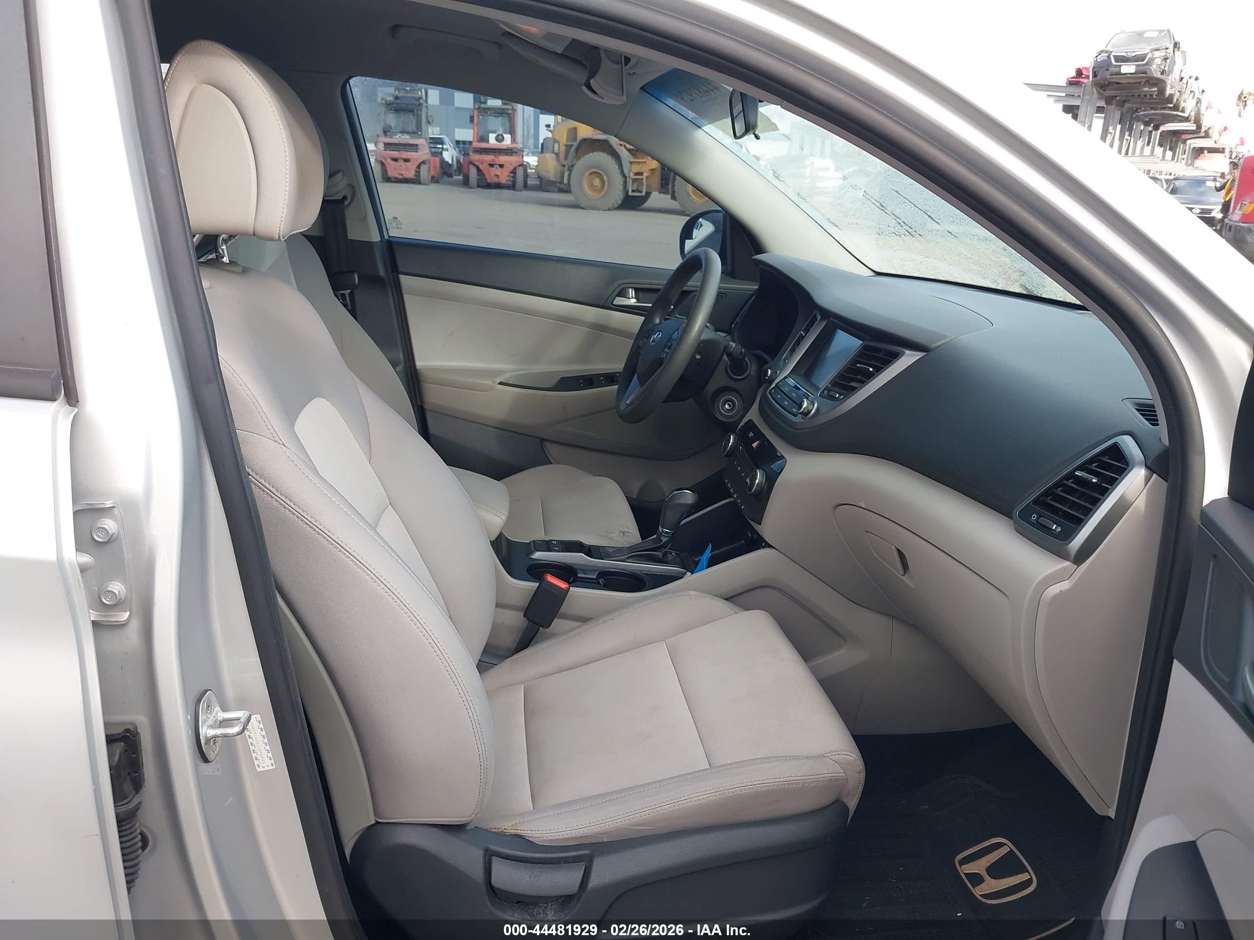 HYUNDAI TUCSON image 5