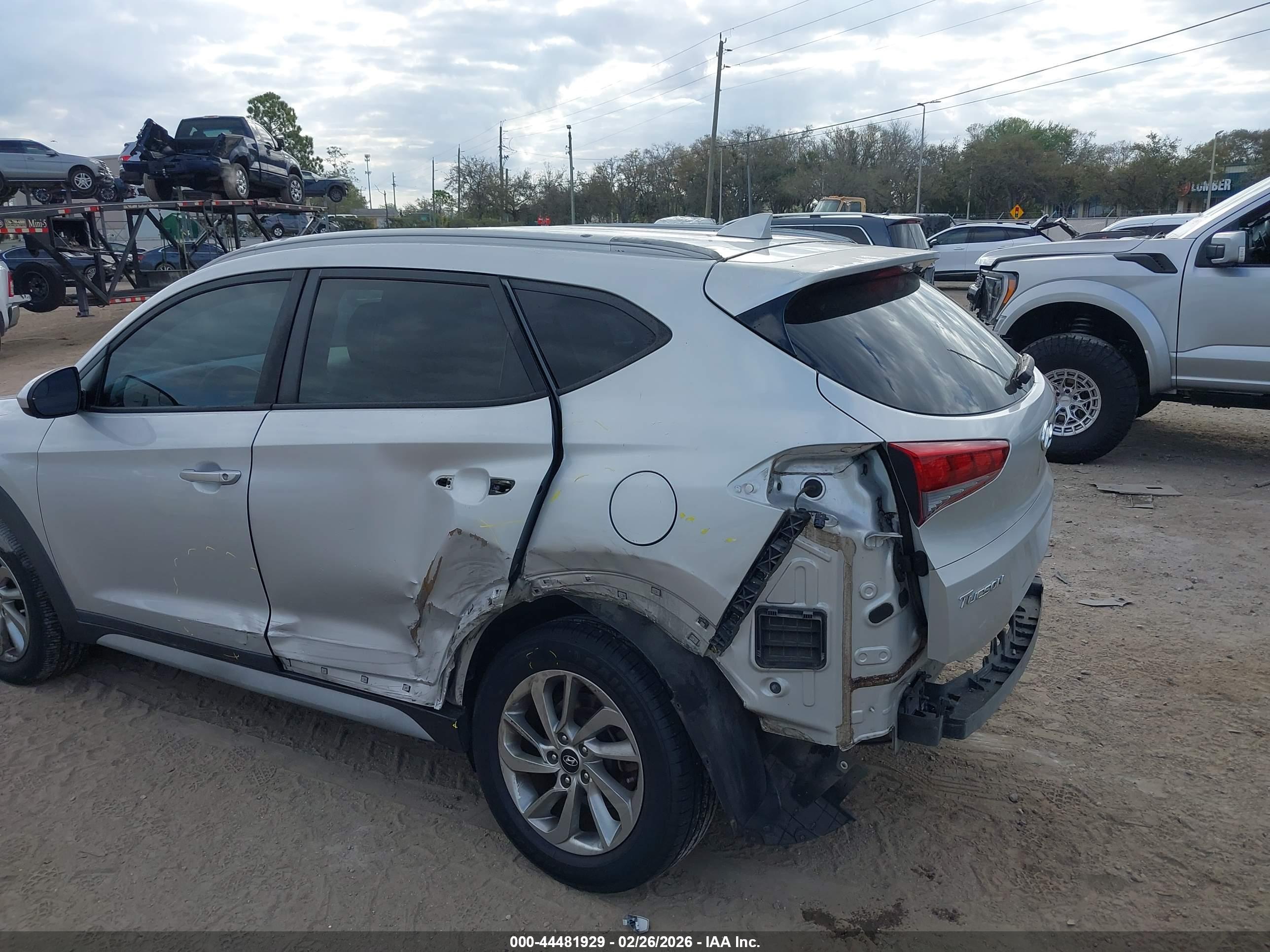 HYUNDAI TUCSON image 6