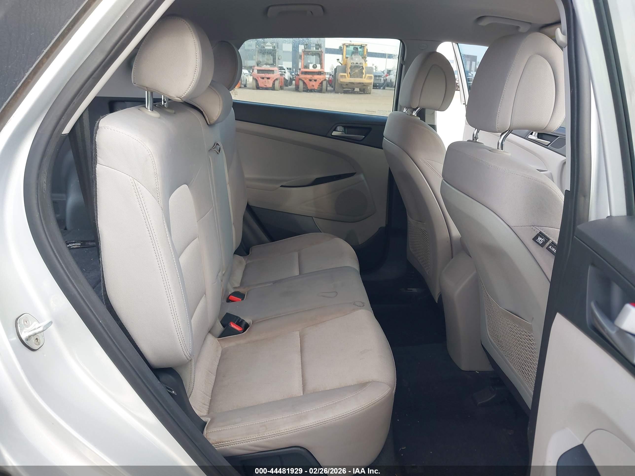 HYUNDAI TUCSON image 8