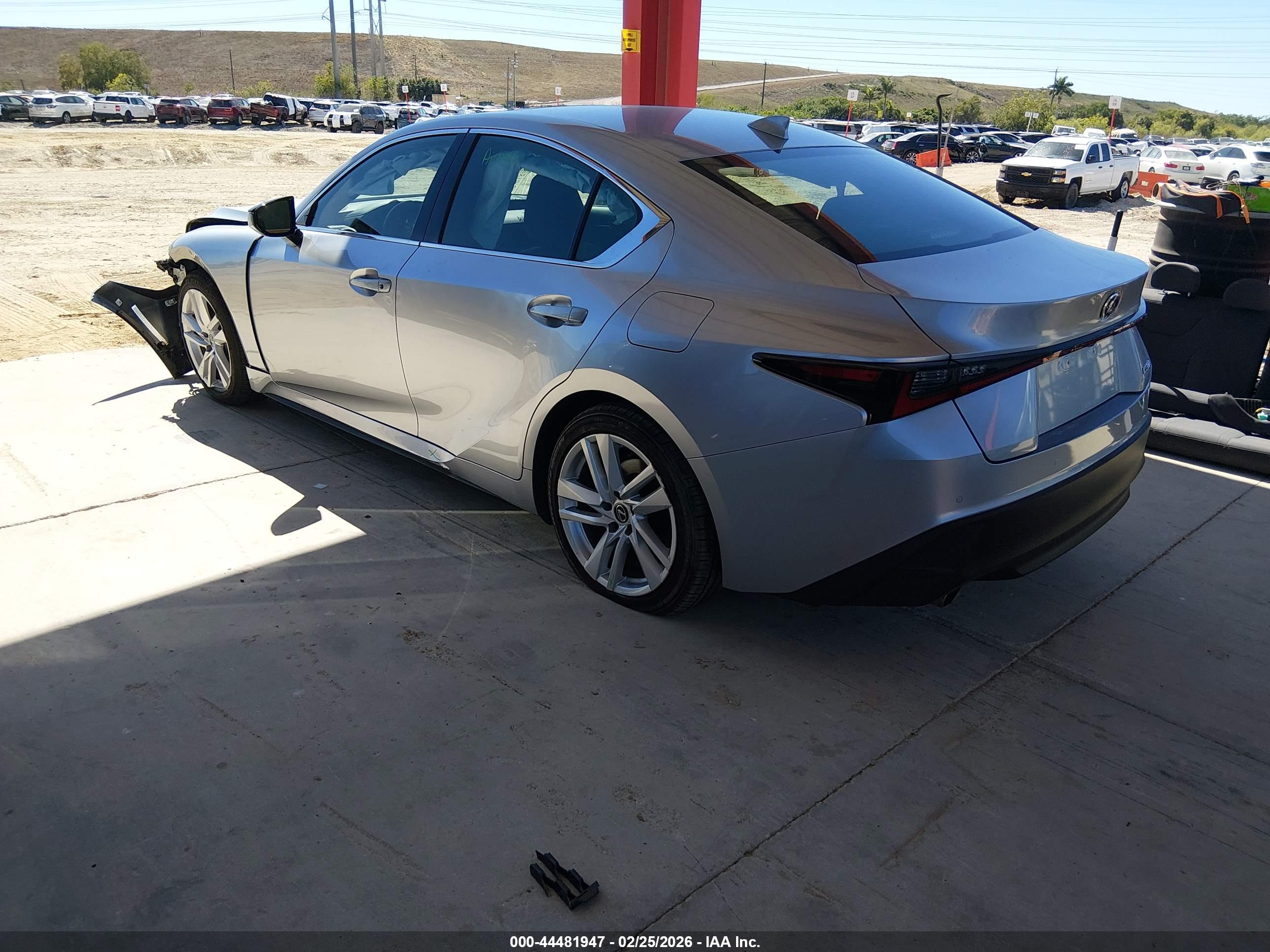 LEXUS IS image 3