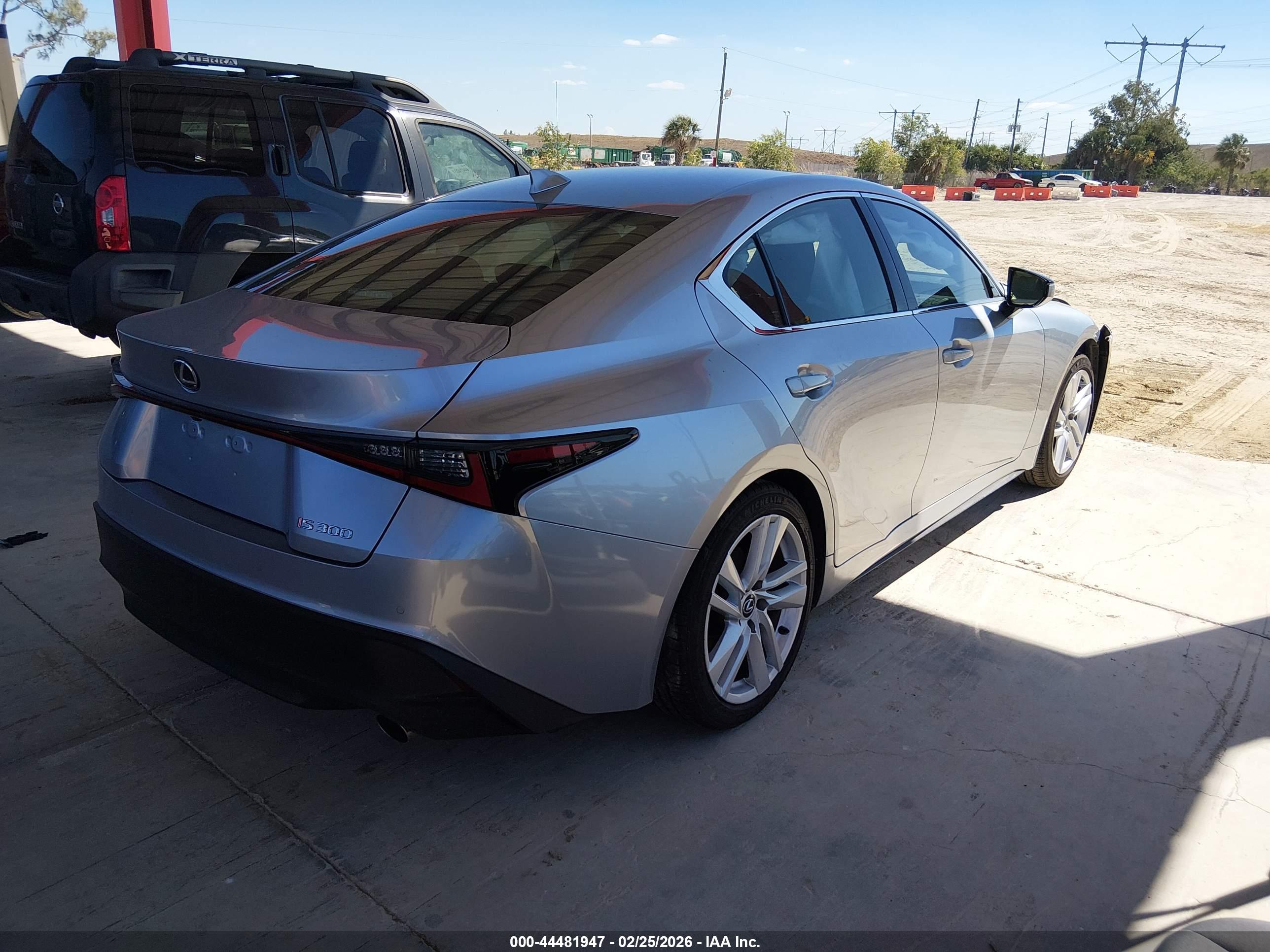 LEXUS IS image 4