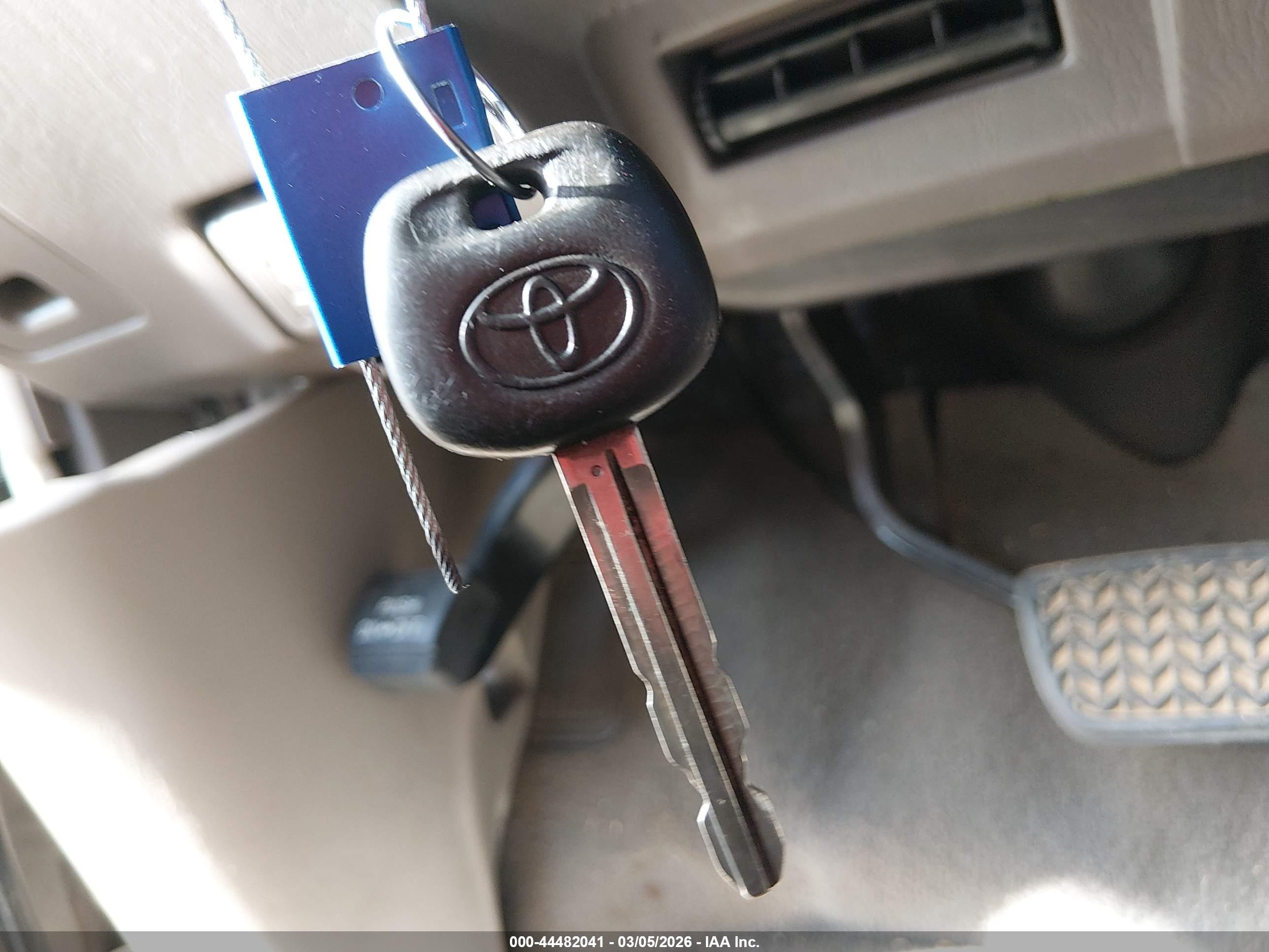 TOYOTA SEQUOIA image 11