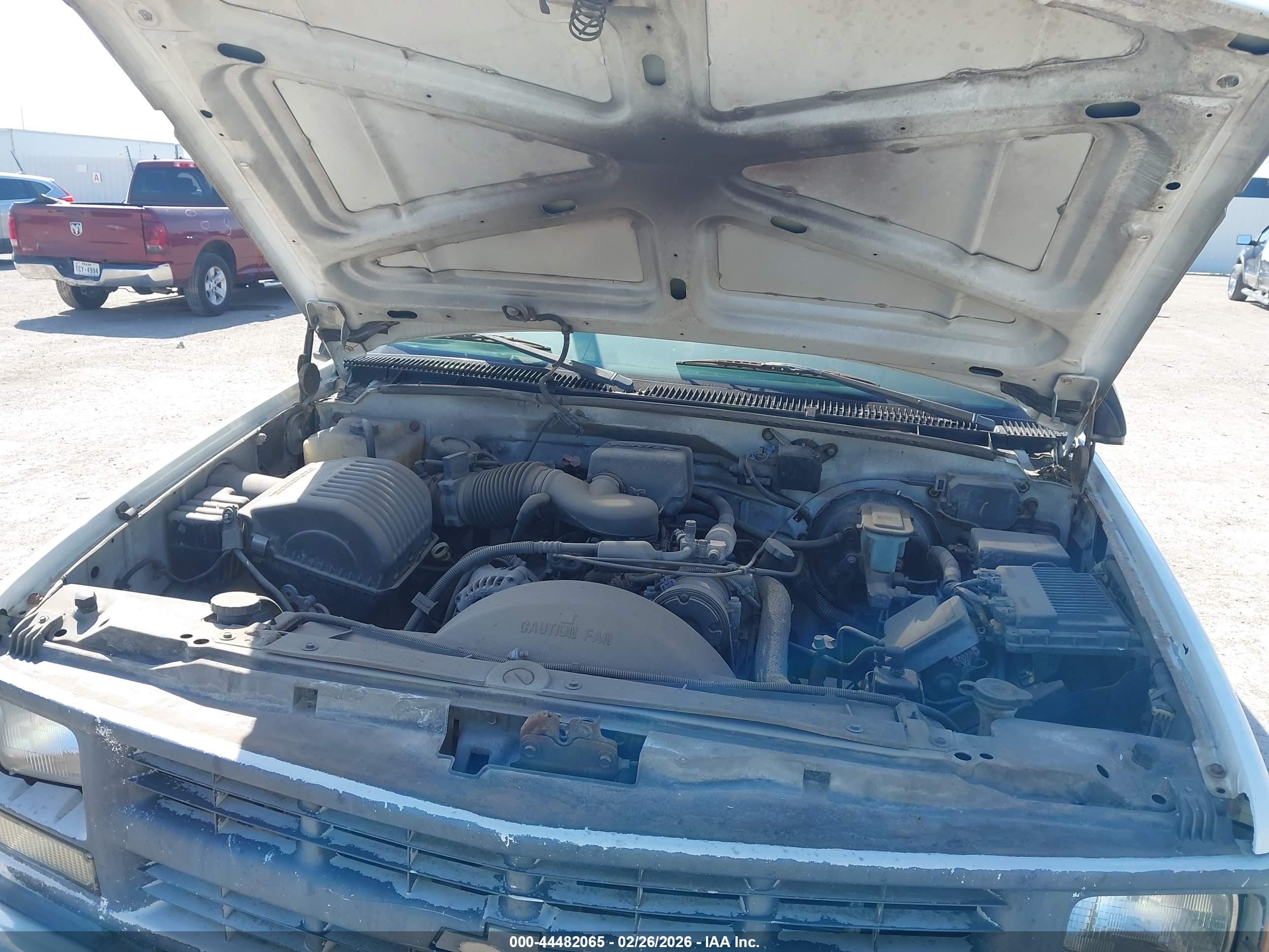 CHEVROLET C2500 image 10