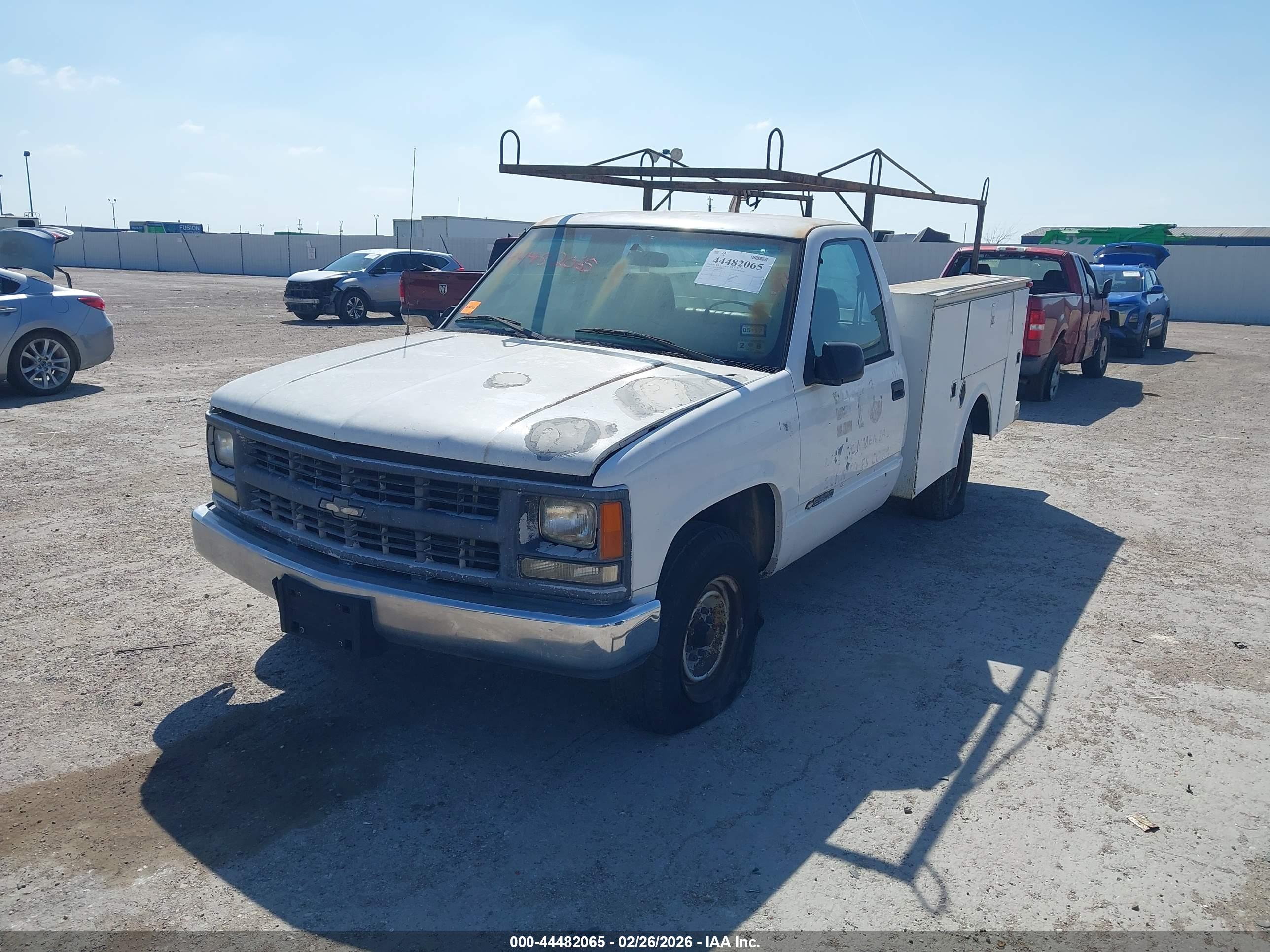 CHEVROLET C2500 image 2
